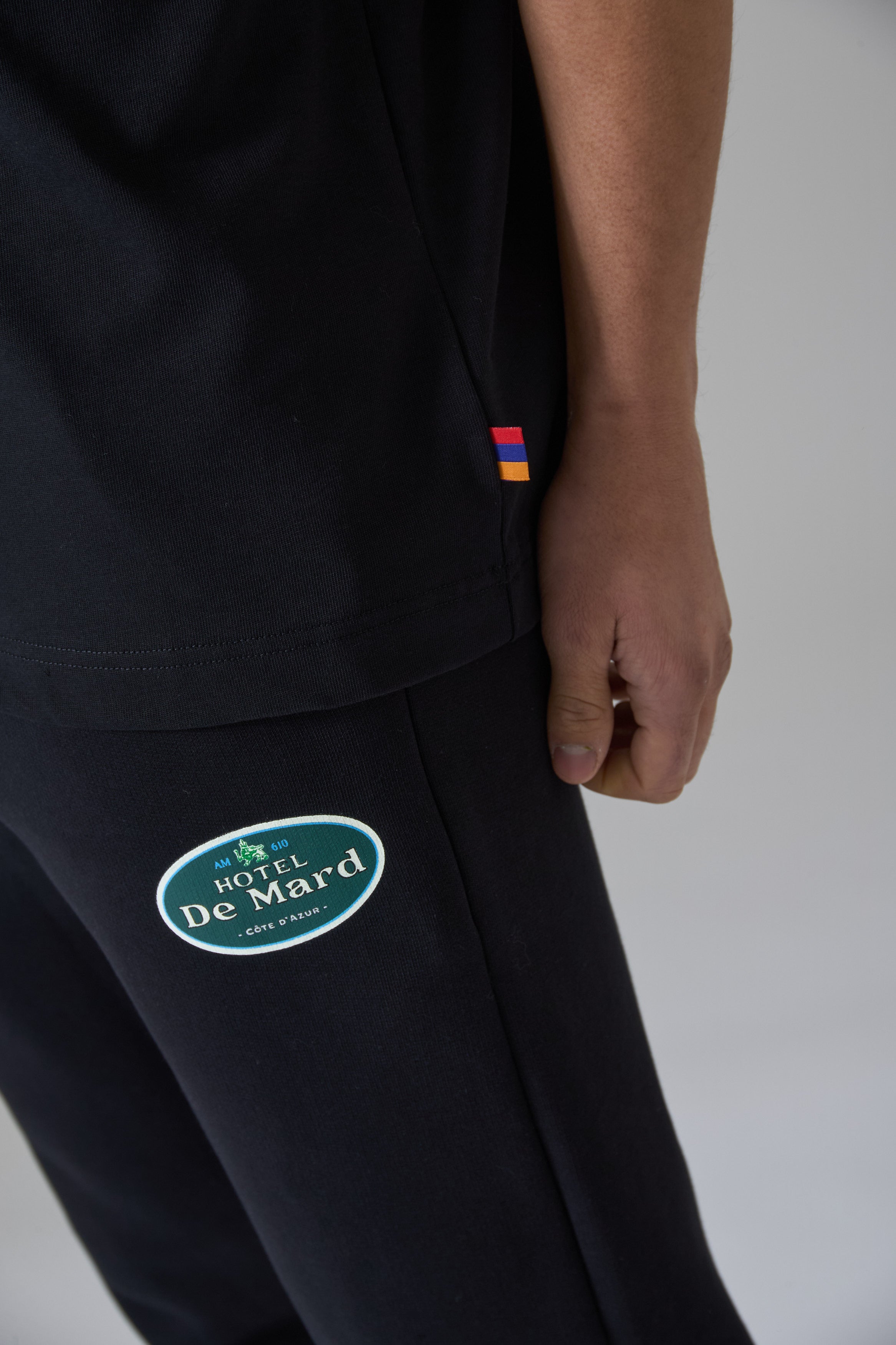 Hotel De Mard Черная Футболка