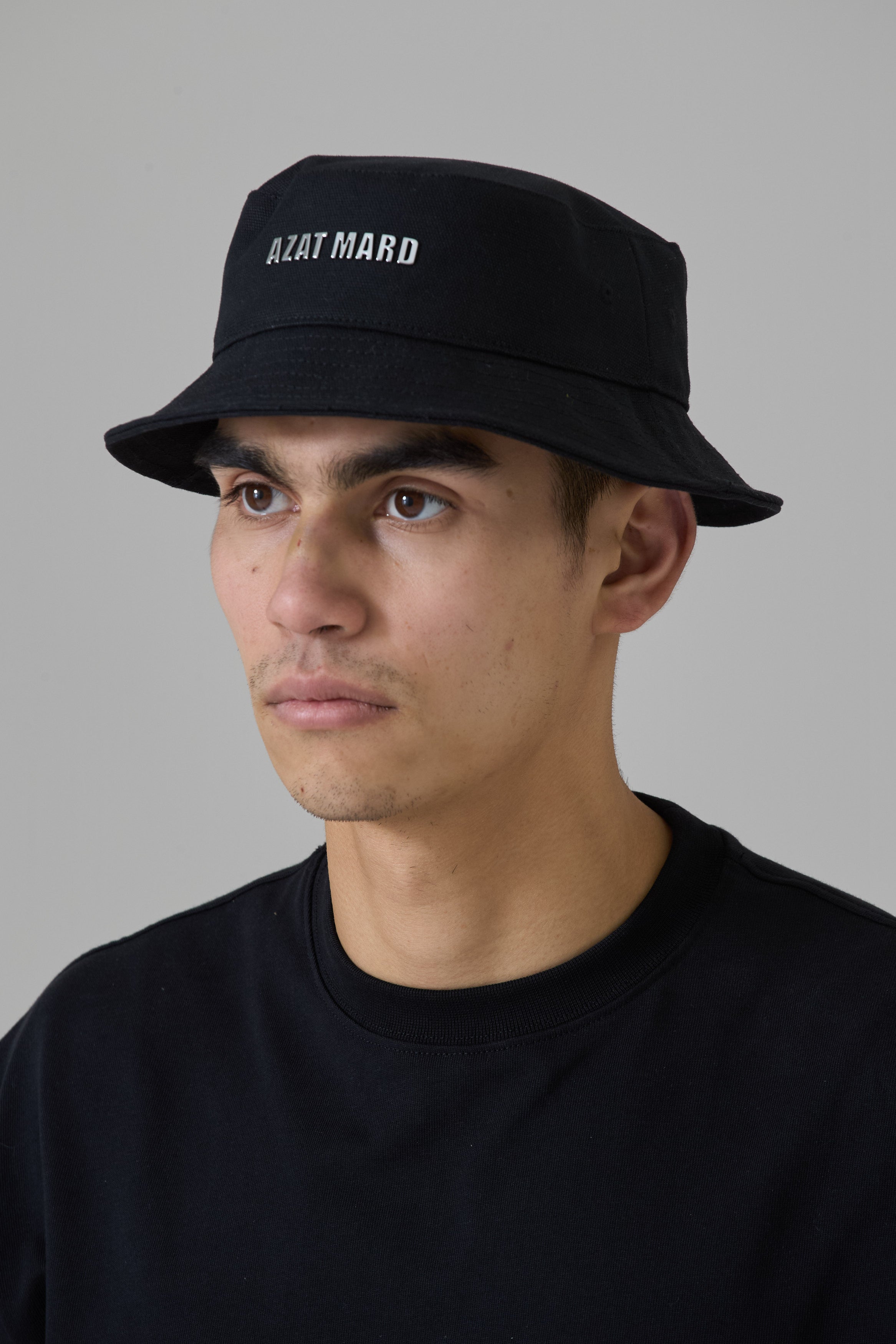 BLACK BUCKET HAT