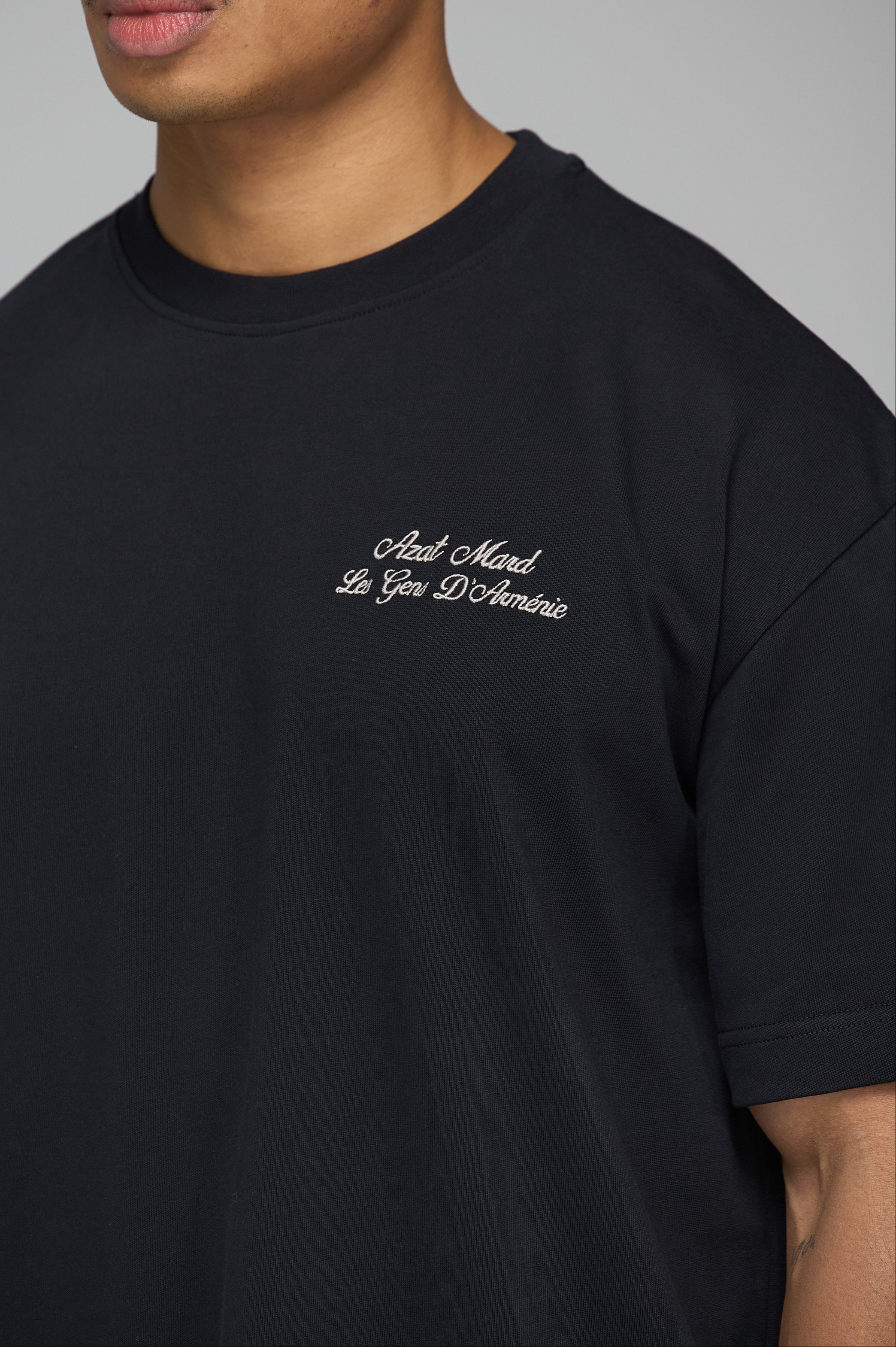 LES GENS SIGNATURE BLACK T-SHIRT