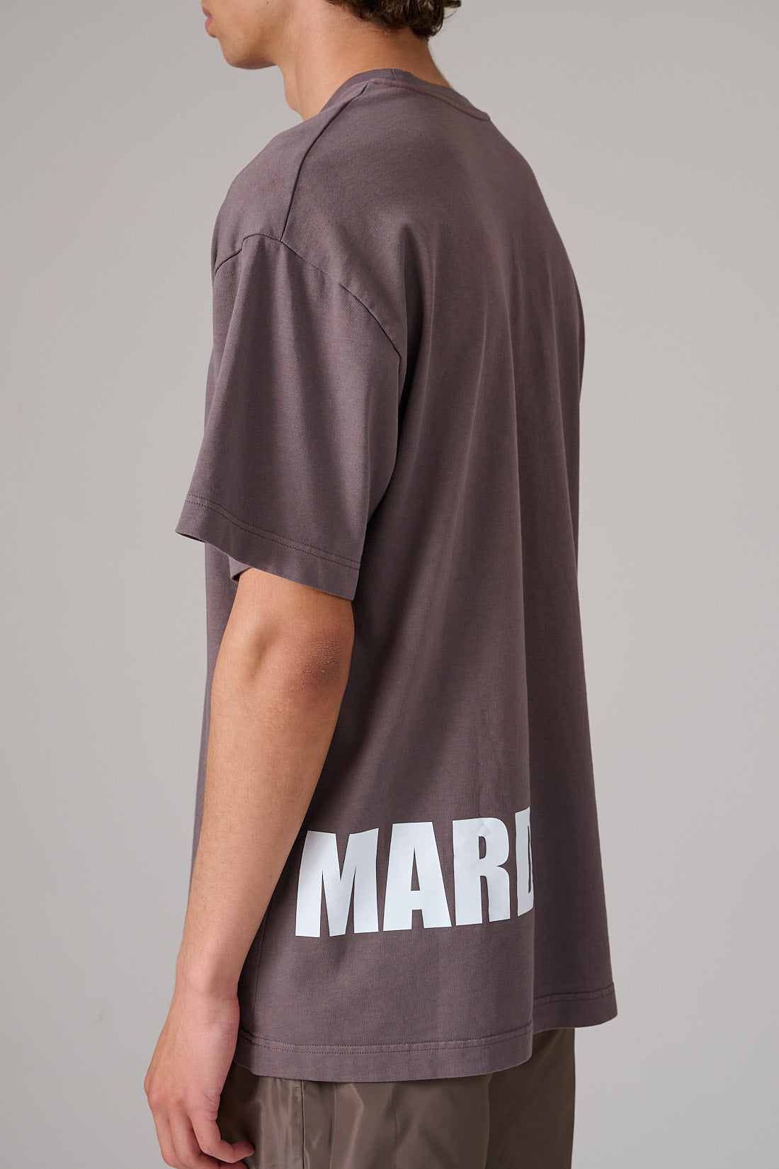  Շագանակագույն Տարբերանշանով Շապիկ