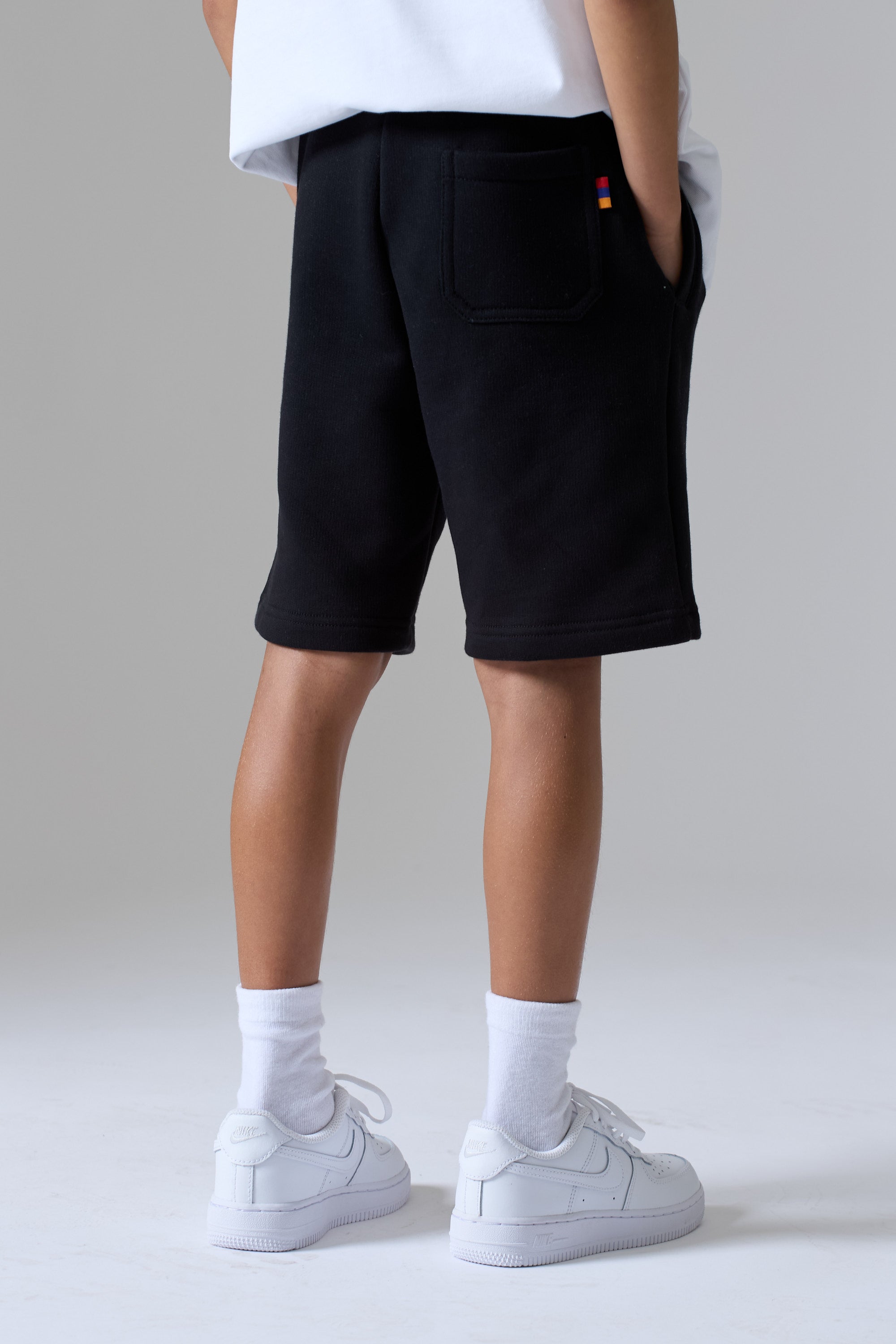 LES GENS WHITE T-SHIRT & BLACK SHORT KIDS TWINSET