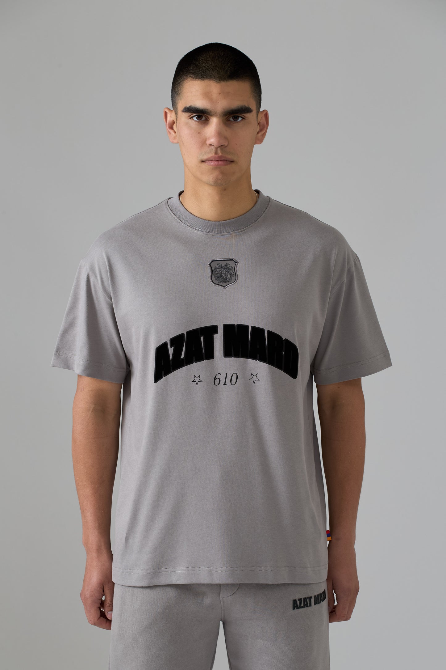 GREY FRONT CREST T-SHIRT