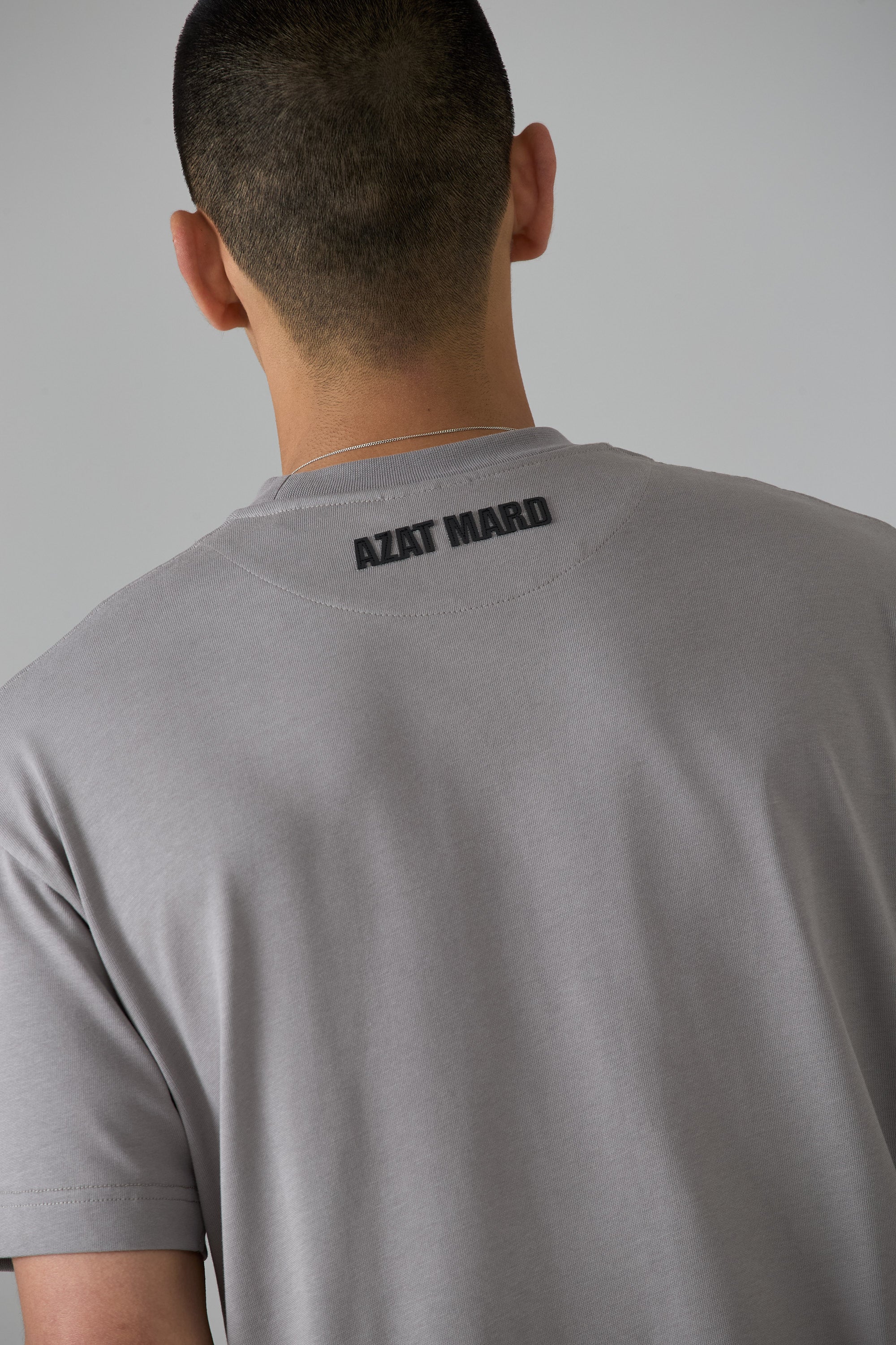 Զինանշանով Մոխրագույն Շապիկ