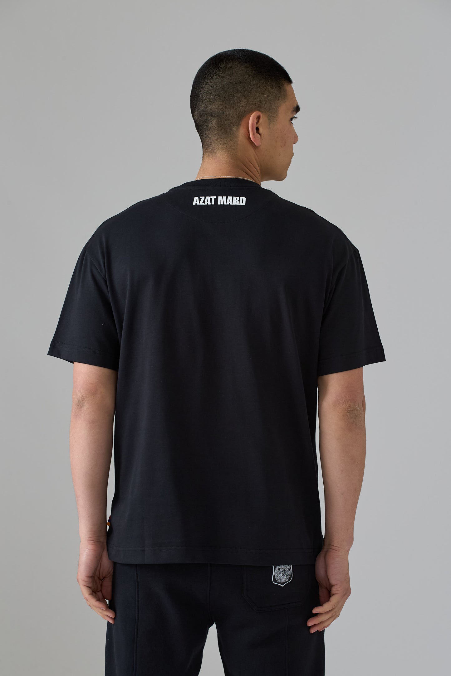 BLACK FRONT CREST T-SHIRT