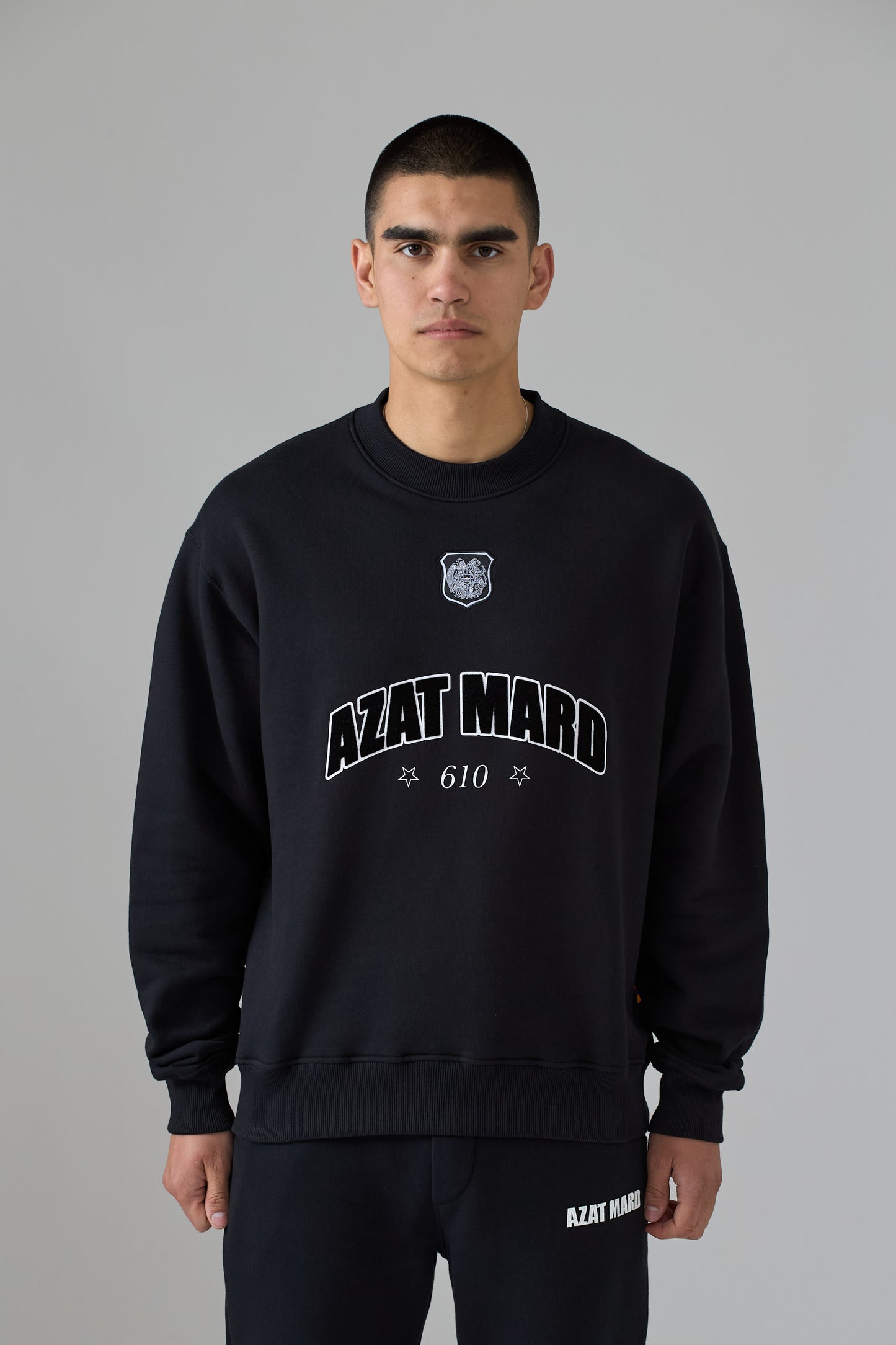 BLACK FRONT CREST SWEATER