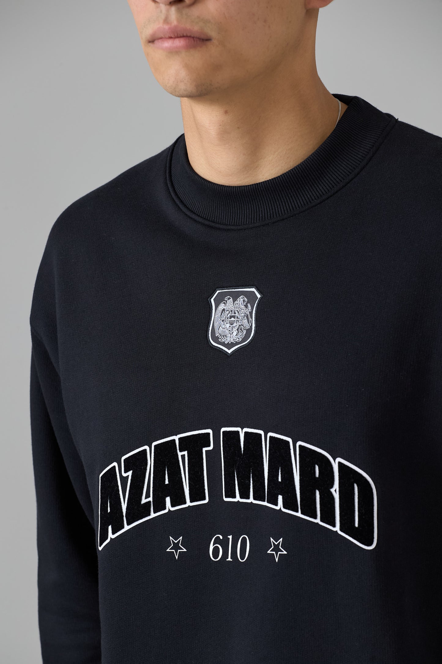 BLACK FRONT CREST SWEATER