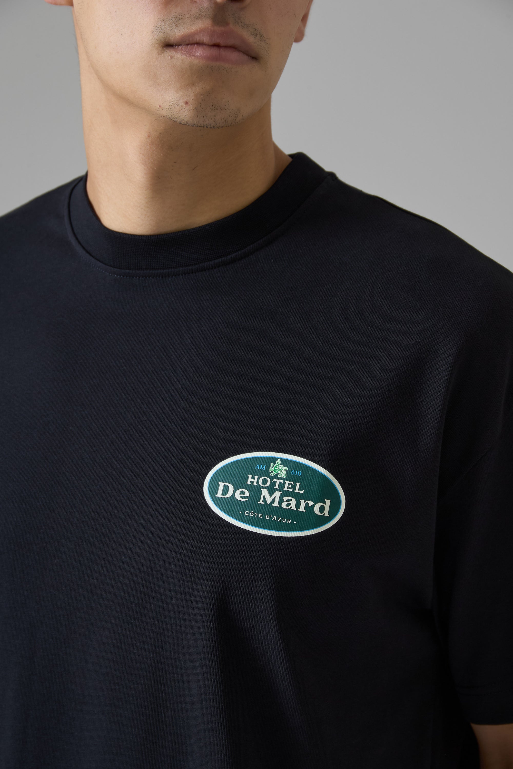 Hotel De Mard Черная Футболка