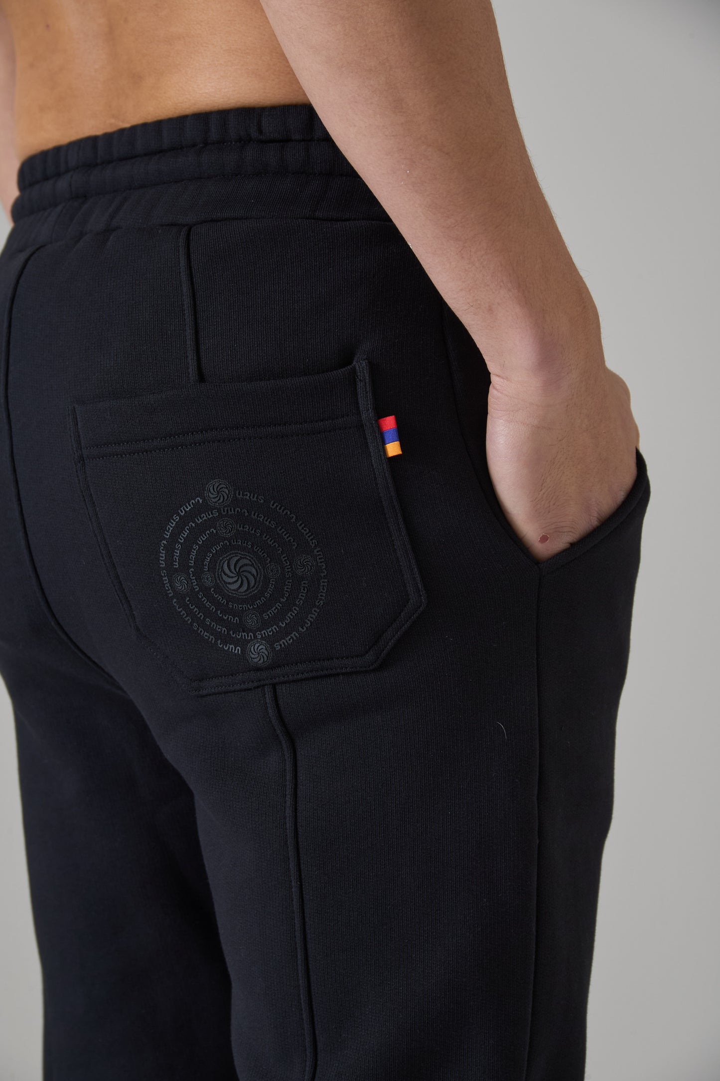 WHEEL OF ETERNITY BLACK JOGGERS