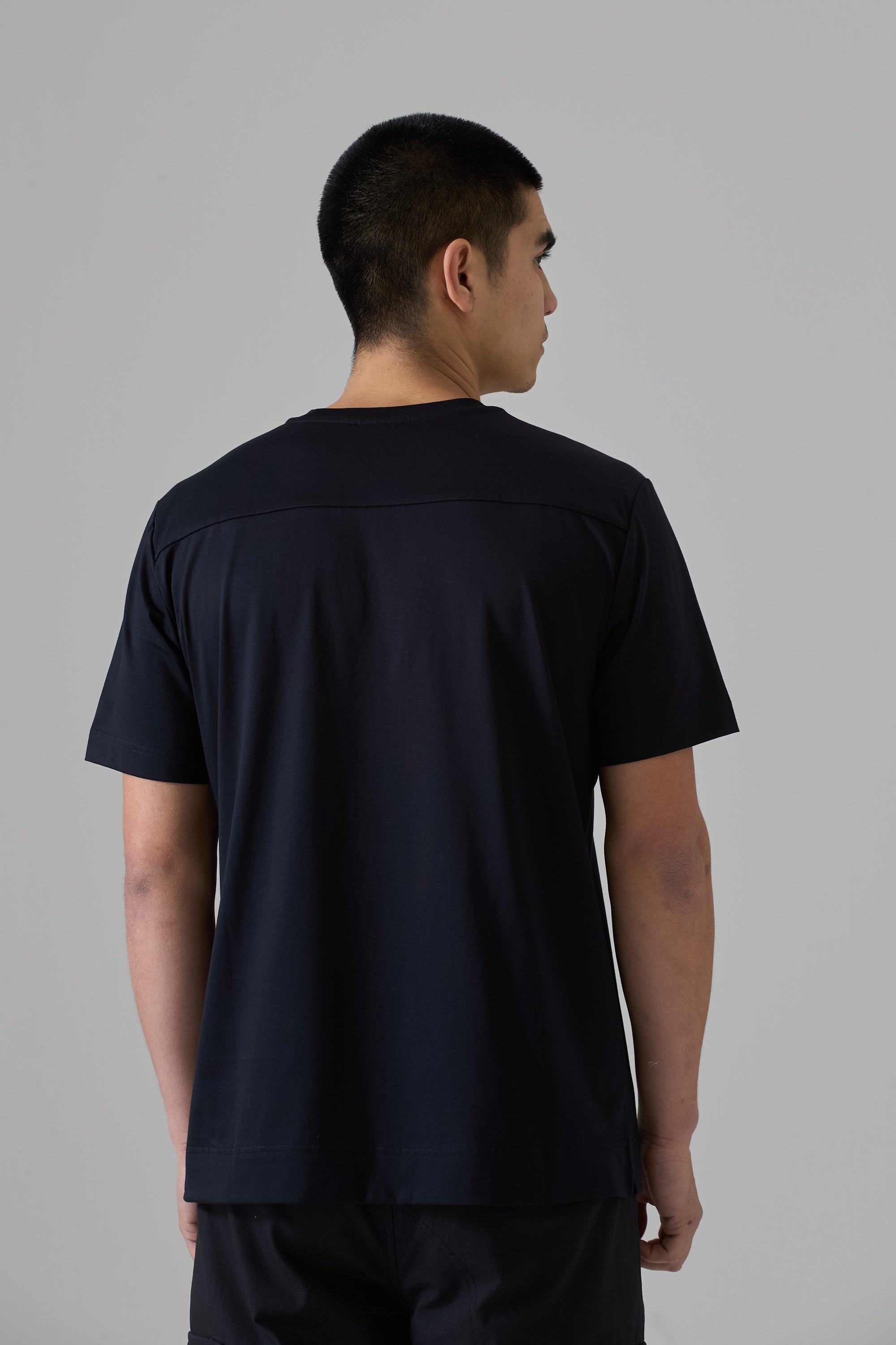 Սև Շապիկ Սև Կաշվից Տարբերանշանով