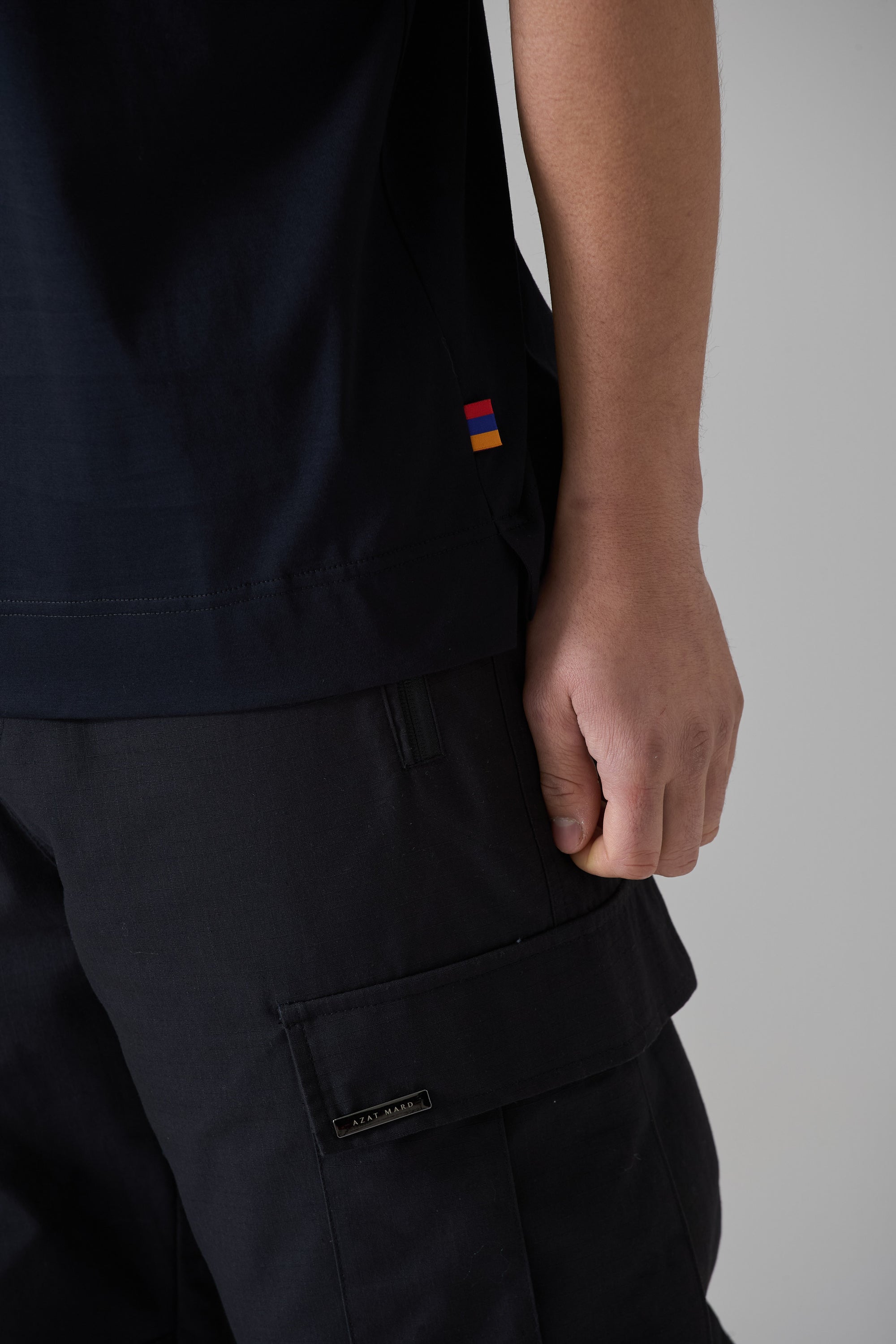 Սև Շապիկ Սև Կաշվից Տարբերանշանով