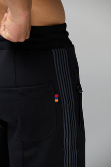 Սև Սպորտային Շորտեր