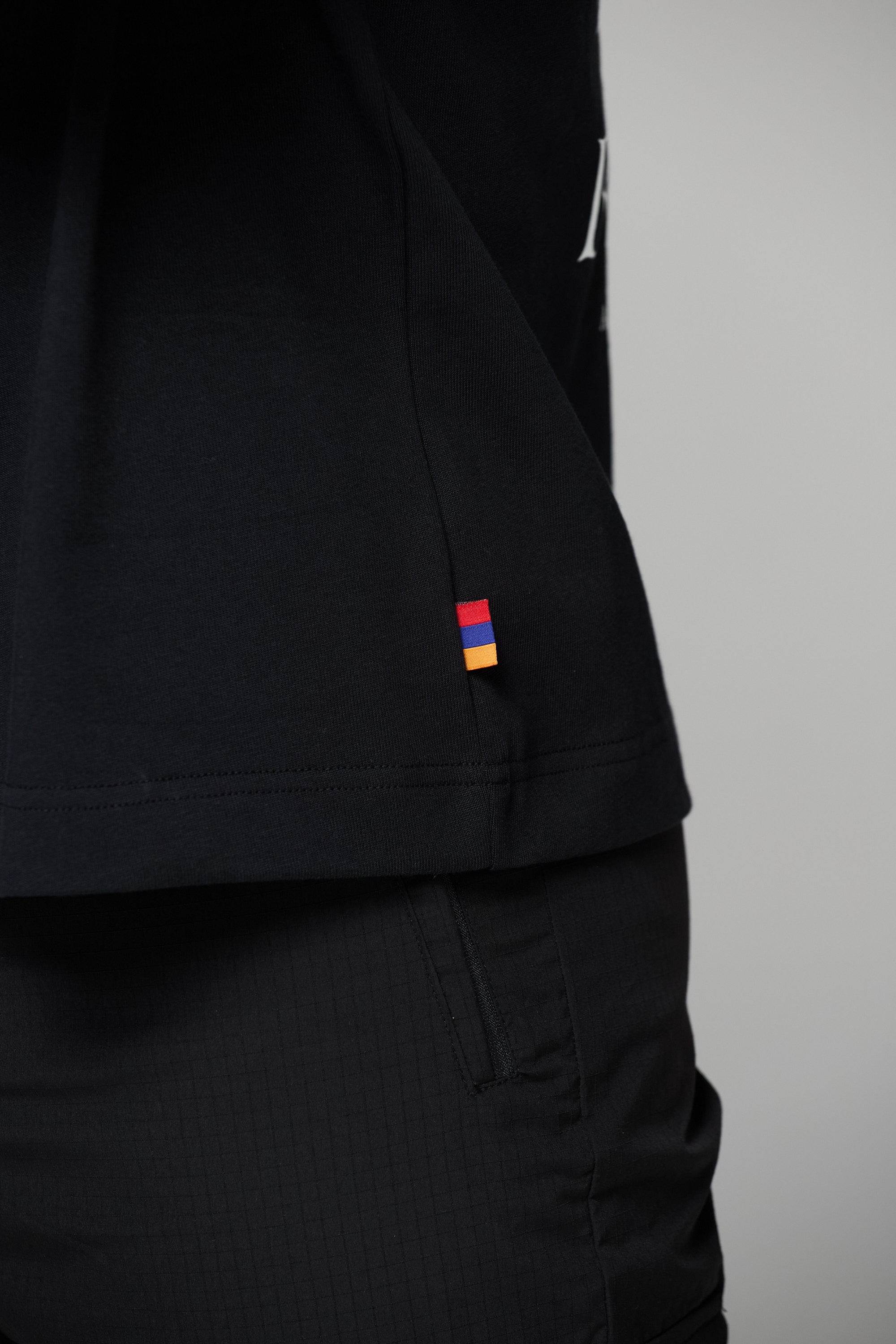 BLACK BALIAN ARMENIAN CERAMICS T-SHIRT