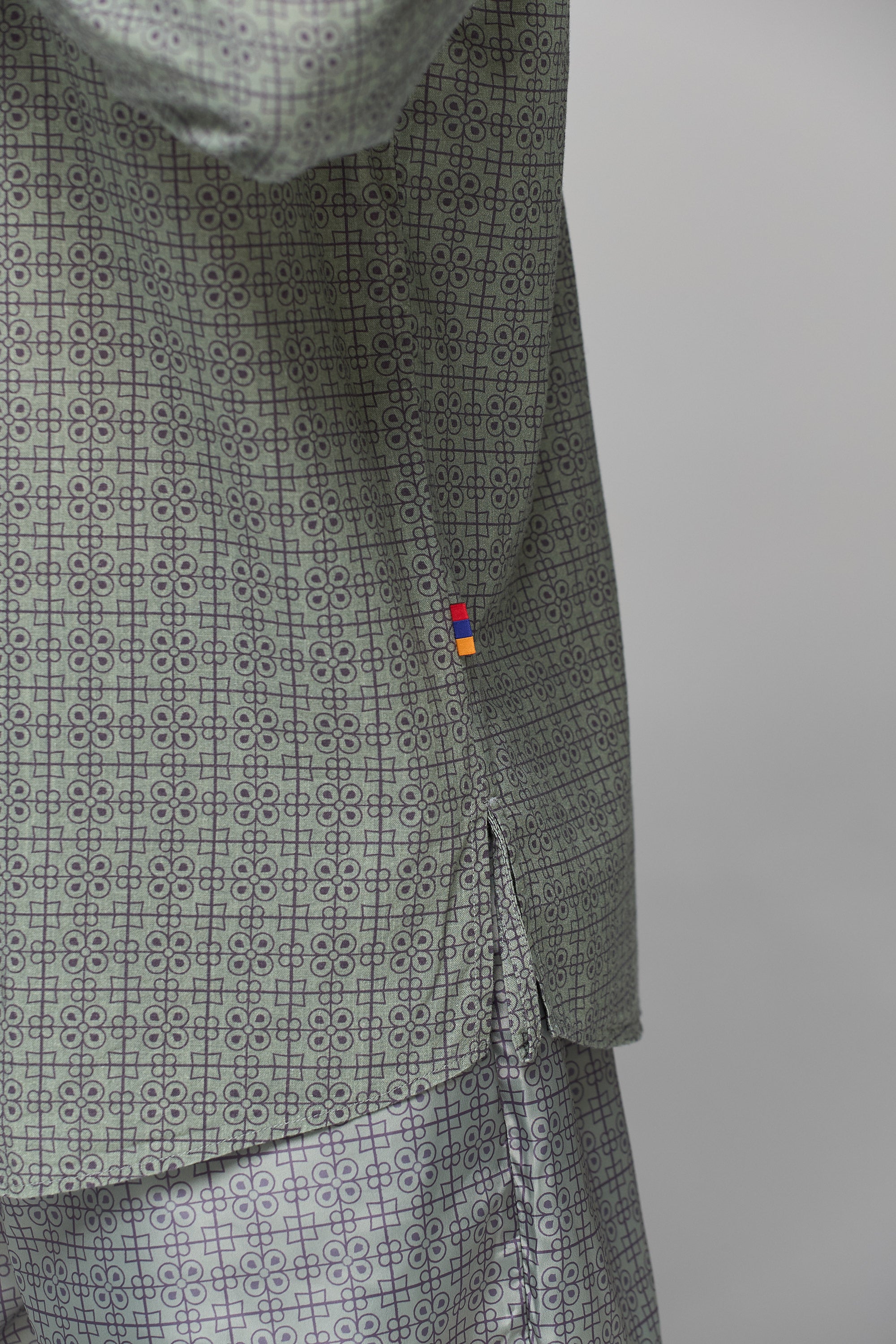 Հայկական Նախշերով Ազատ Ձևվածքով Խակի Շապիկ