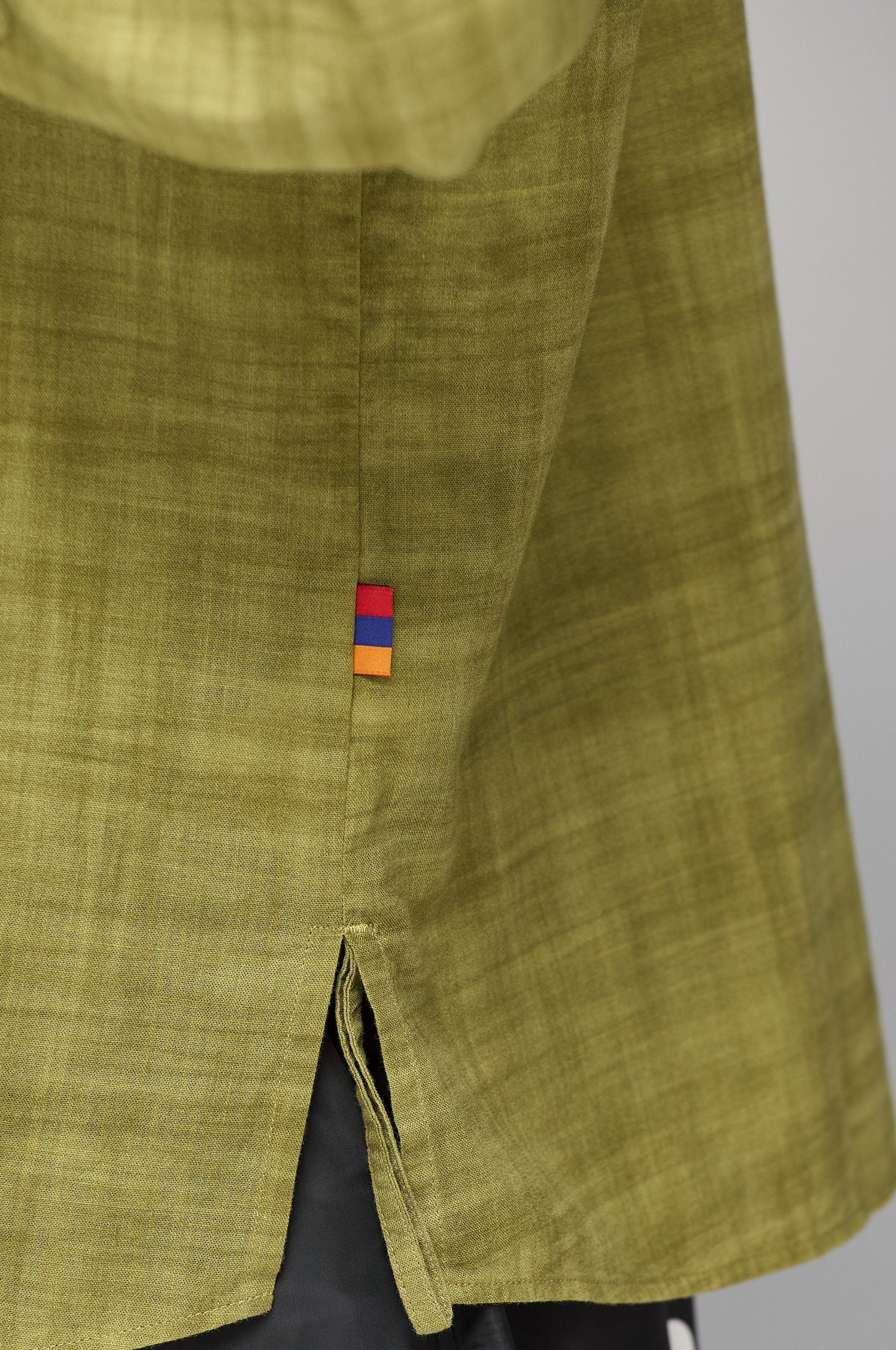 Ազատ Ձևվածքով Կանաչ Շապիկ