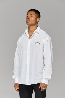 Ազատ Ձևվածքով Սպիտակ Շապիկ