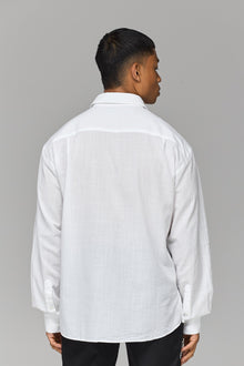 Ազատ Ձևվածքով Սպիտակ Շապիկ