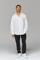 Ազատ Ձևվածքով Սպիտակ Շապիկ