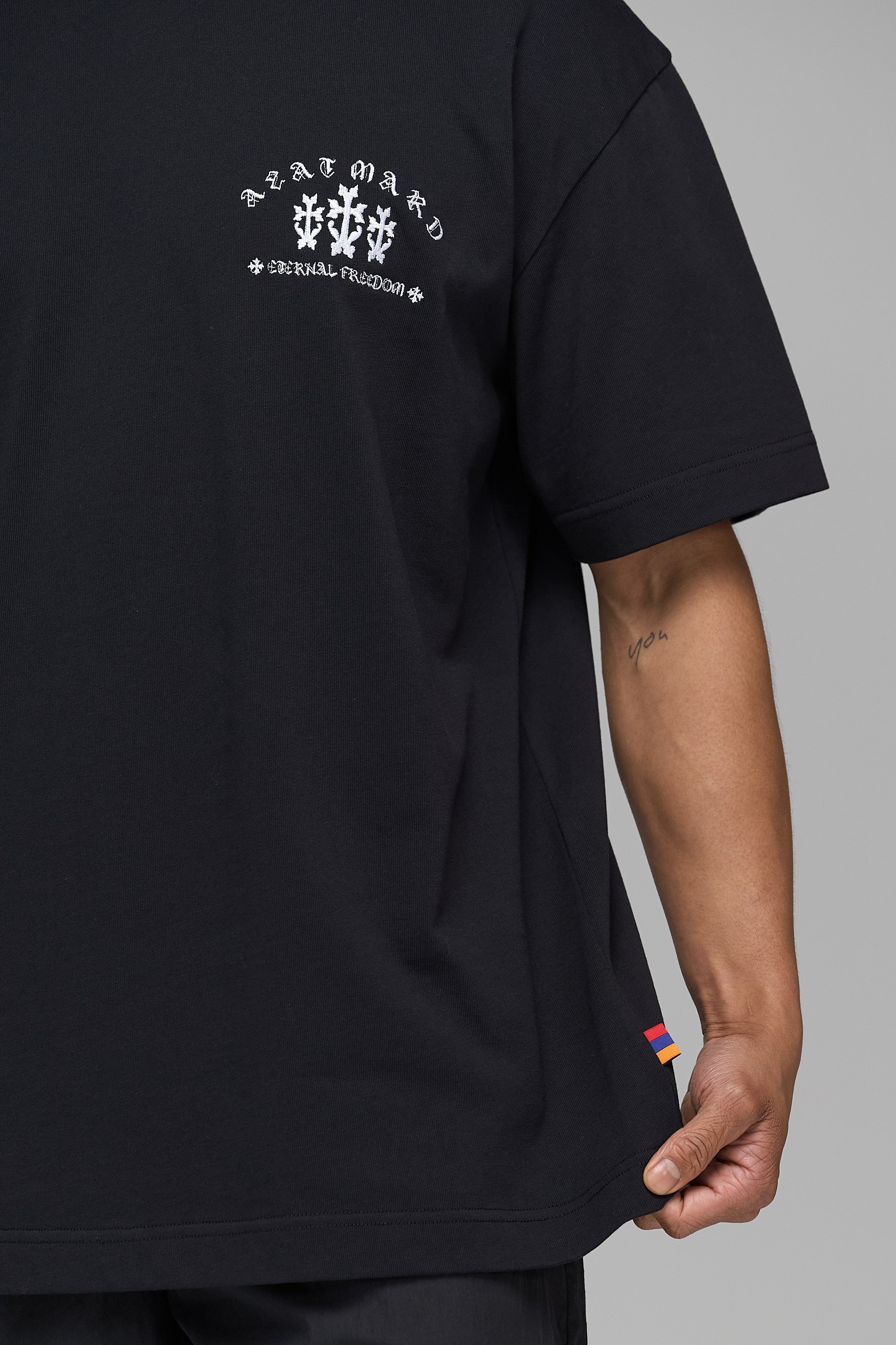 ARMENIAN KHACHKAR BLACK T-SHIRT