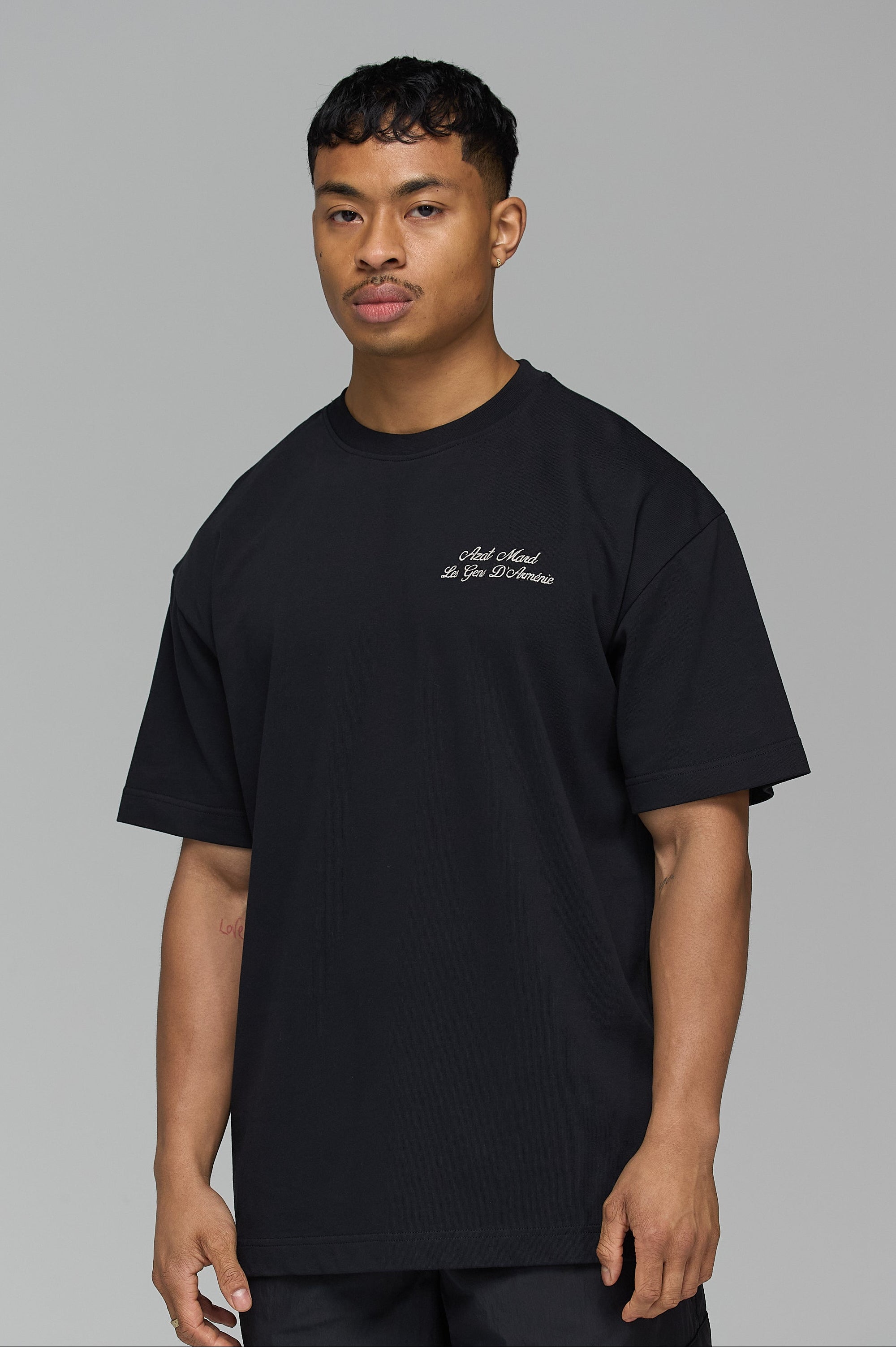 LES GENS SIGNATURE BLACK T-SHIRT | AZAT MARD