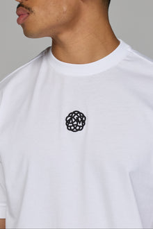 CORE HERITAGE EMBLEM T-SHIRT IN WHITE