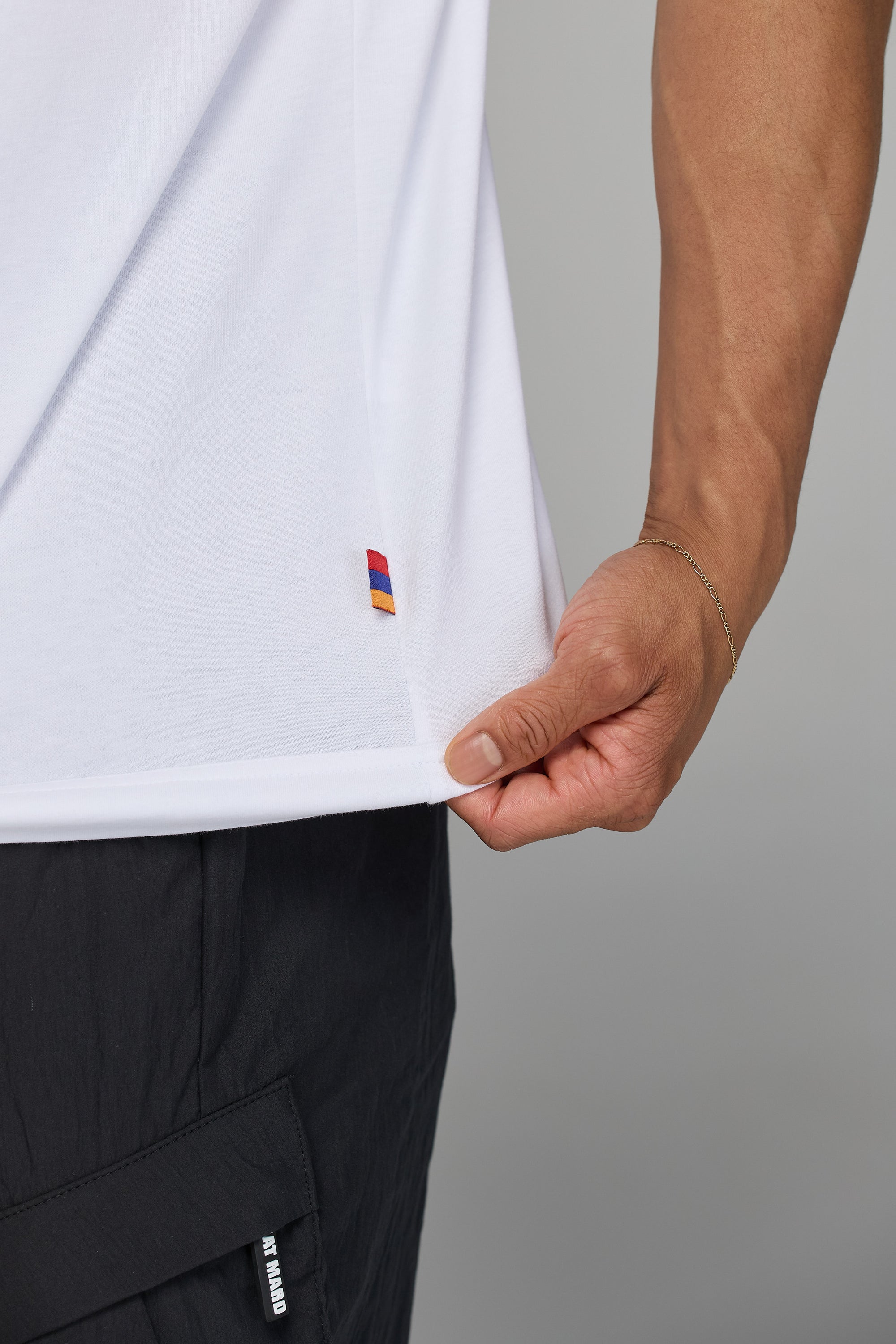 CORE HERITAGE EMBLEM T-SHIRT IN WHITE