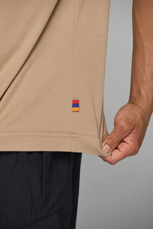 CORE HERITAGE EMBLEM T-SHIRT IN BEIGE