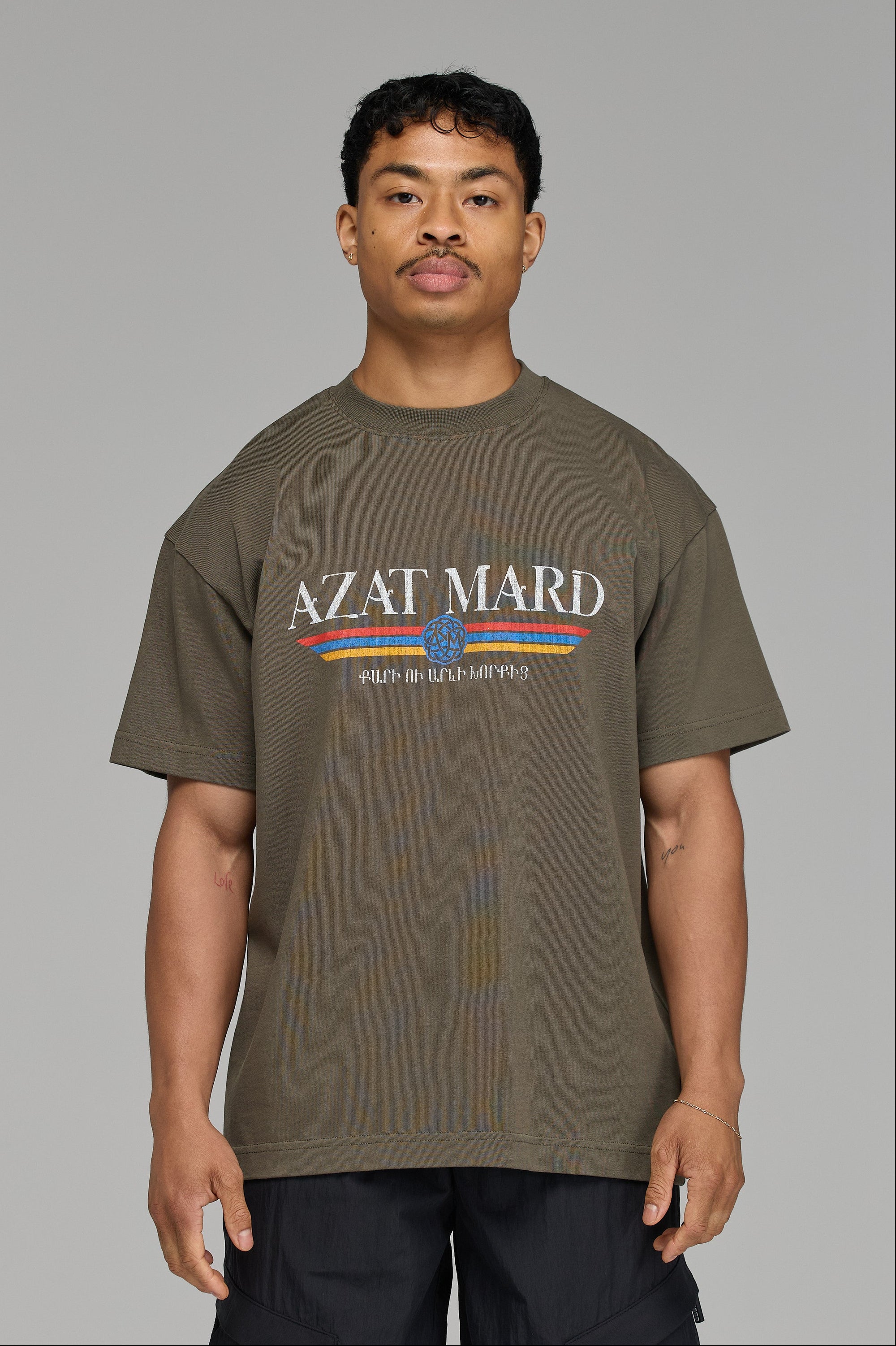 HERITAGE T-SHIRT IN OLIVE
