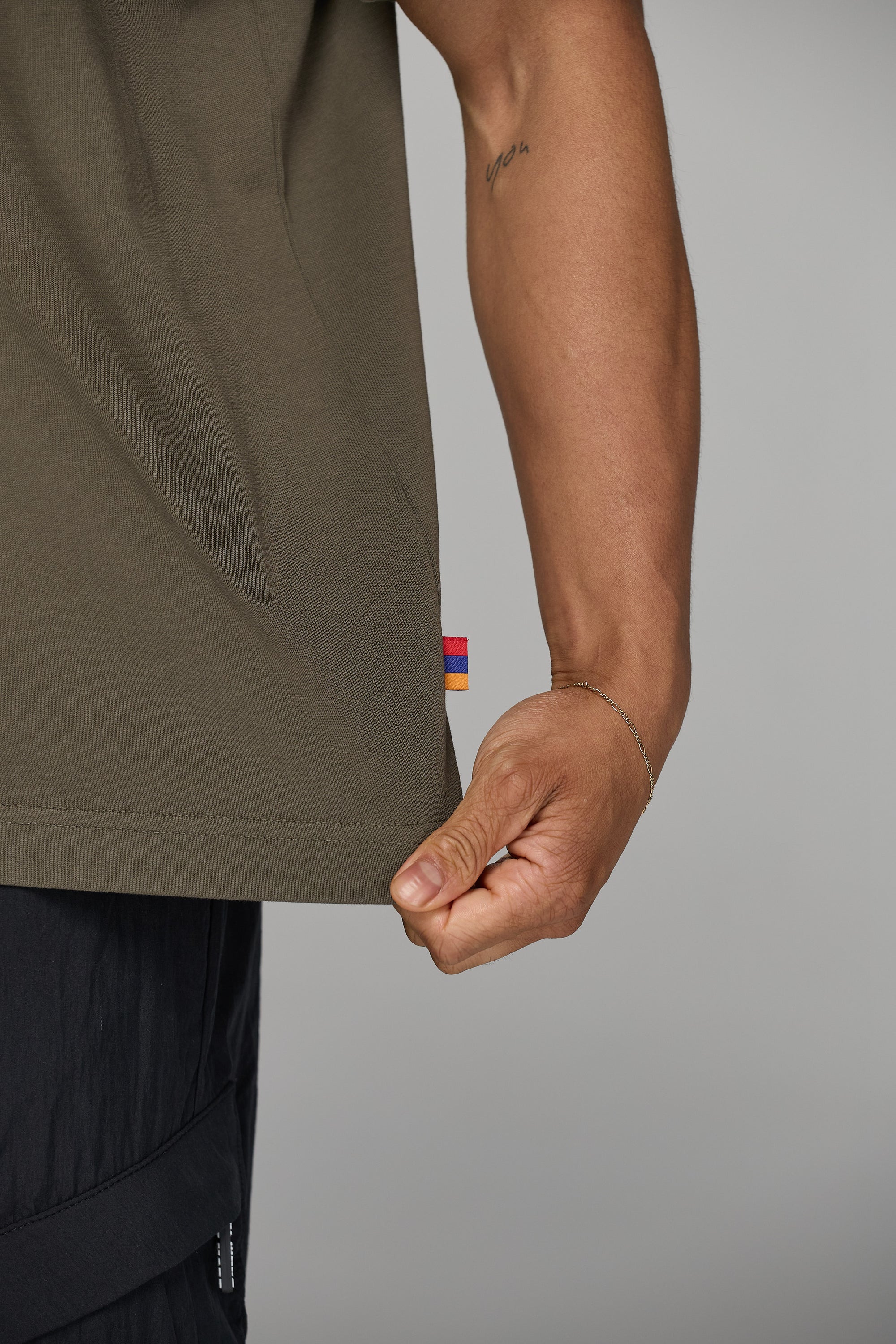 HERITAGE T-SHIRT IN OLIVE