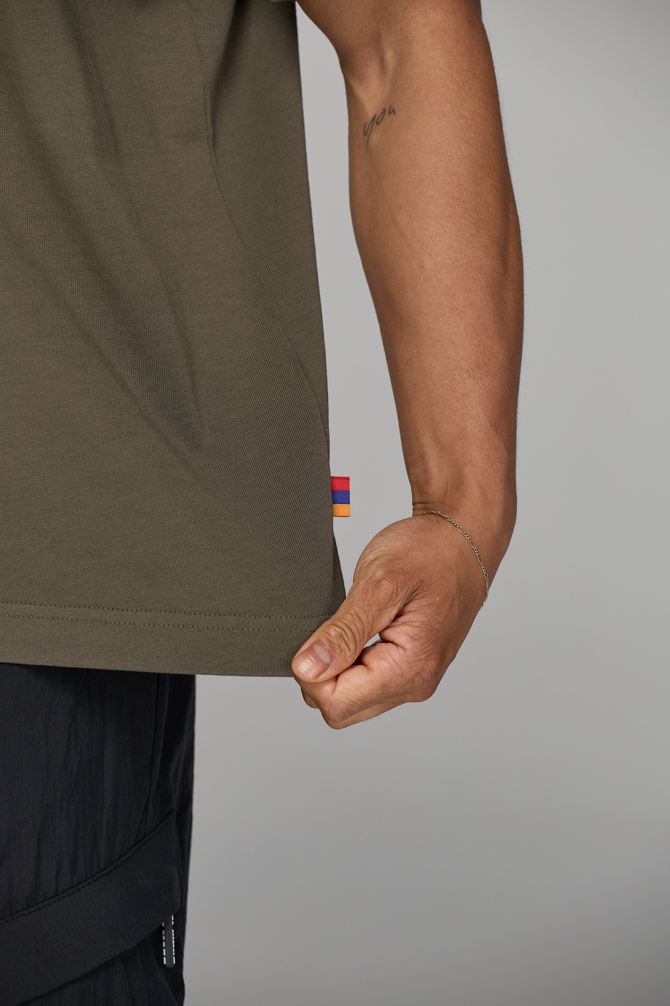 HERITAGE T-SHIRT IN OLIVE