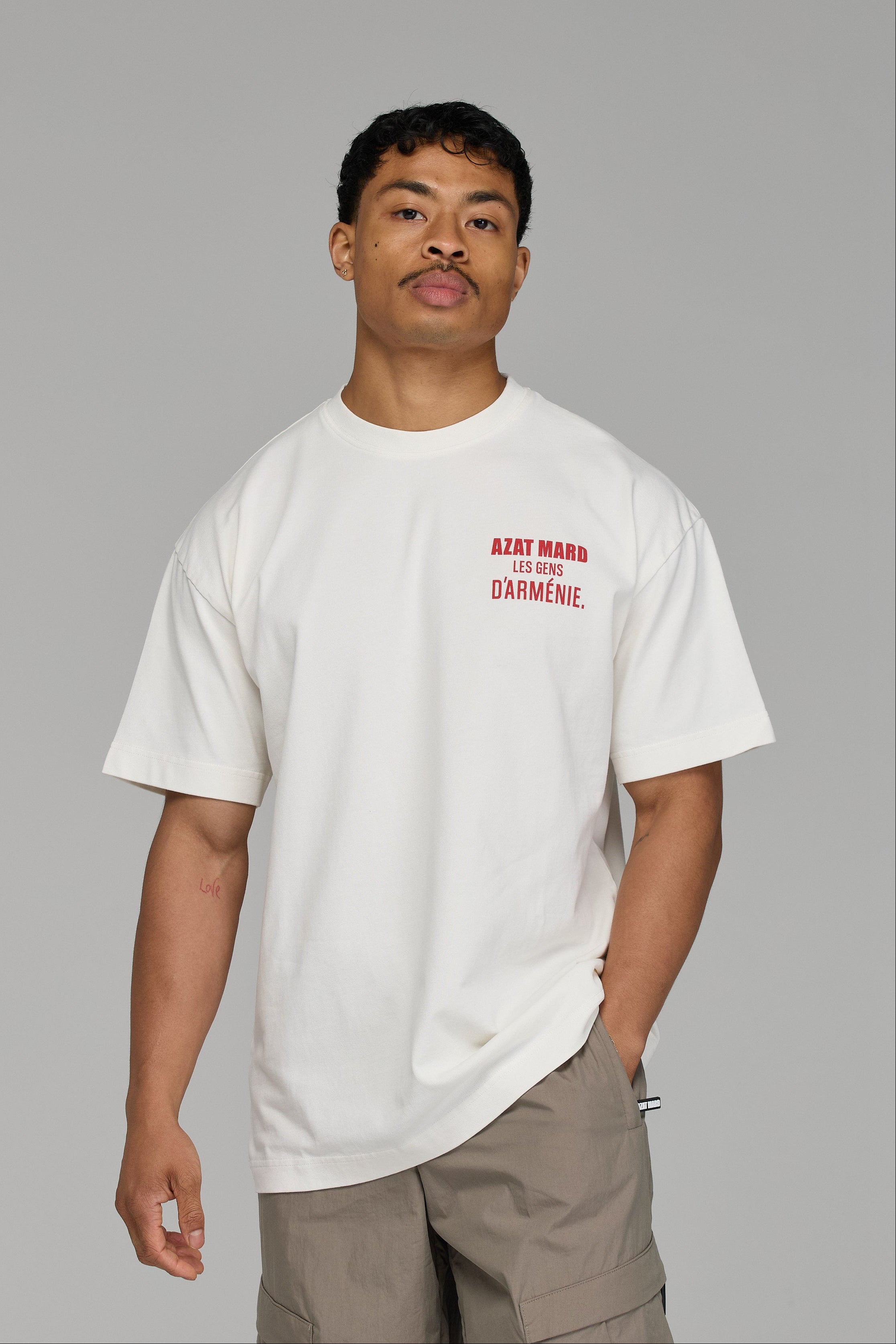 LES GENS VINTAGE WHITE WITH RED T-SHIRT | AZAT MARD