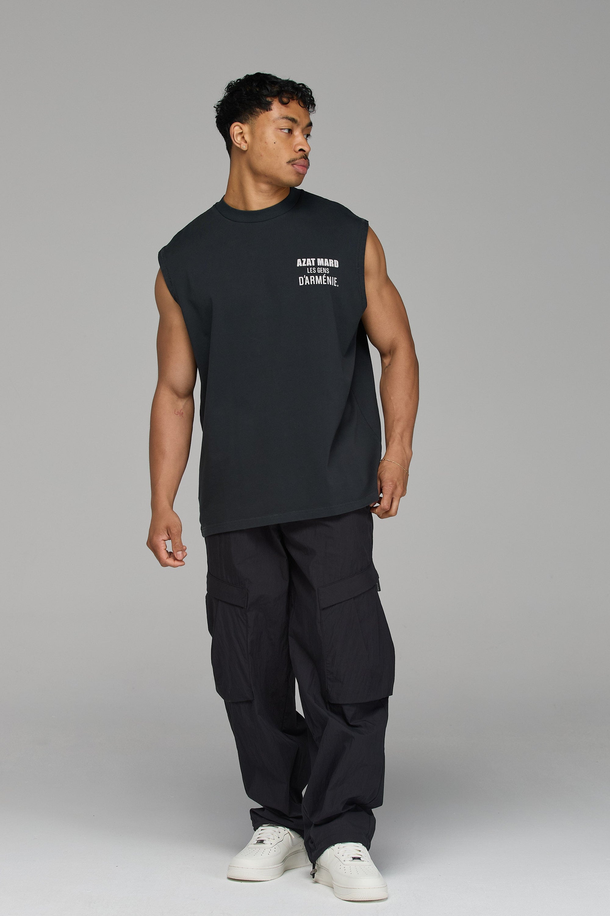 LES GENS SLEEVELESS T-SHIRT IN WASHED BLACK