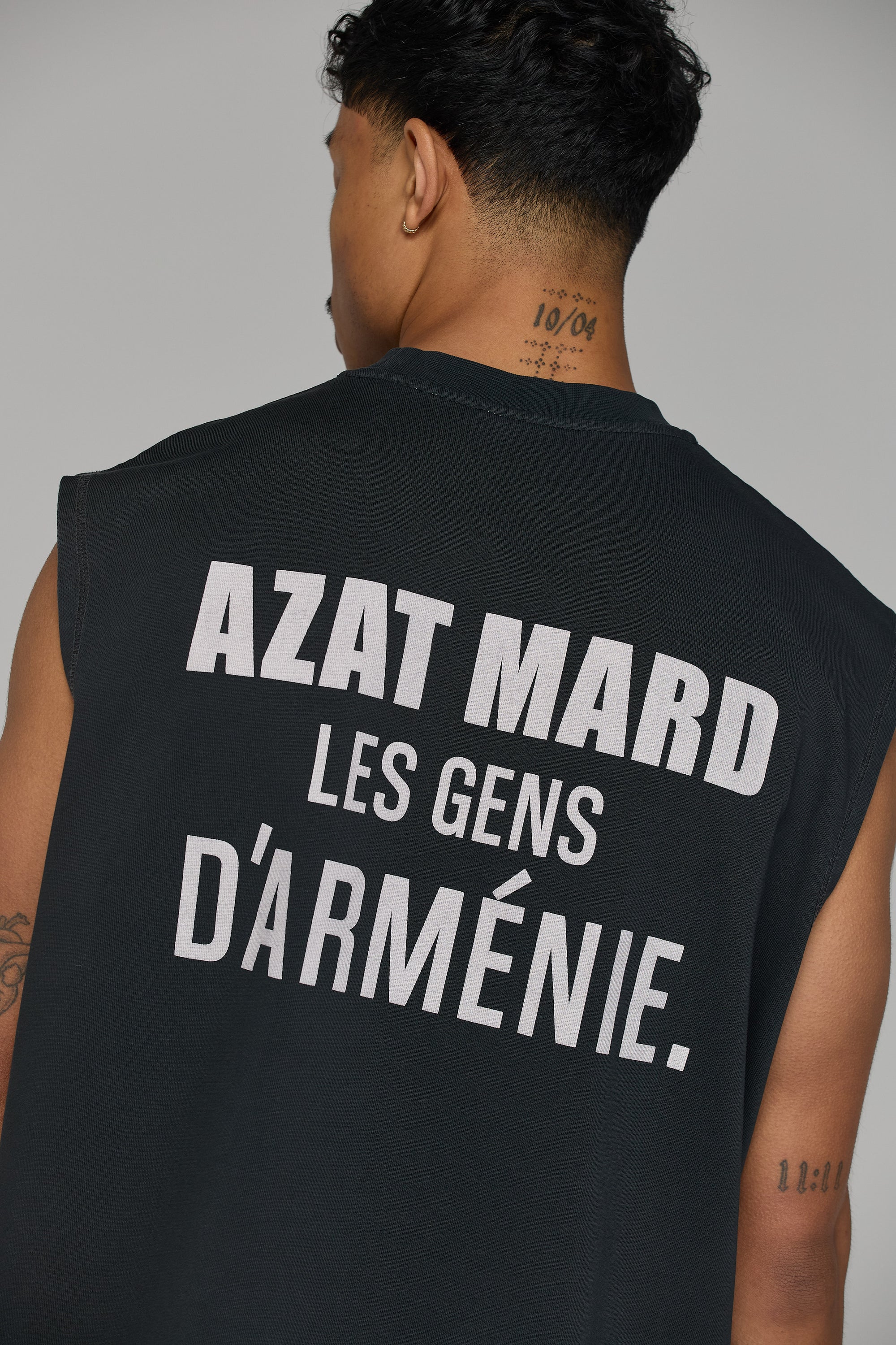 LES GENS SLEEVELESS T-SHIRT IN WASHED BLACK