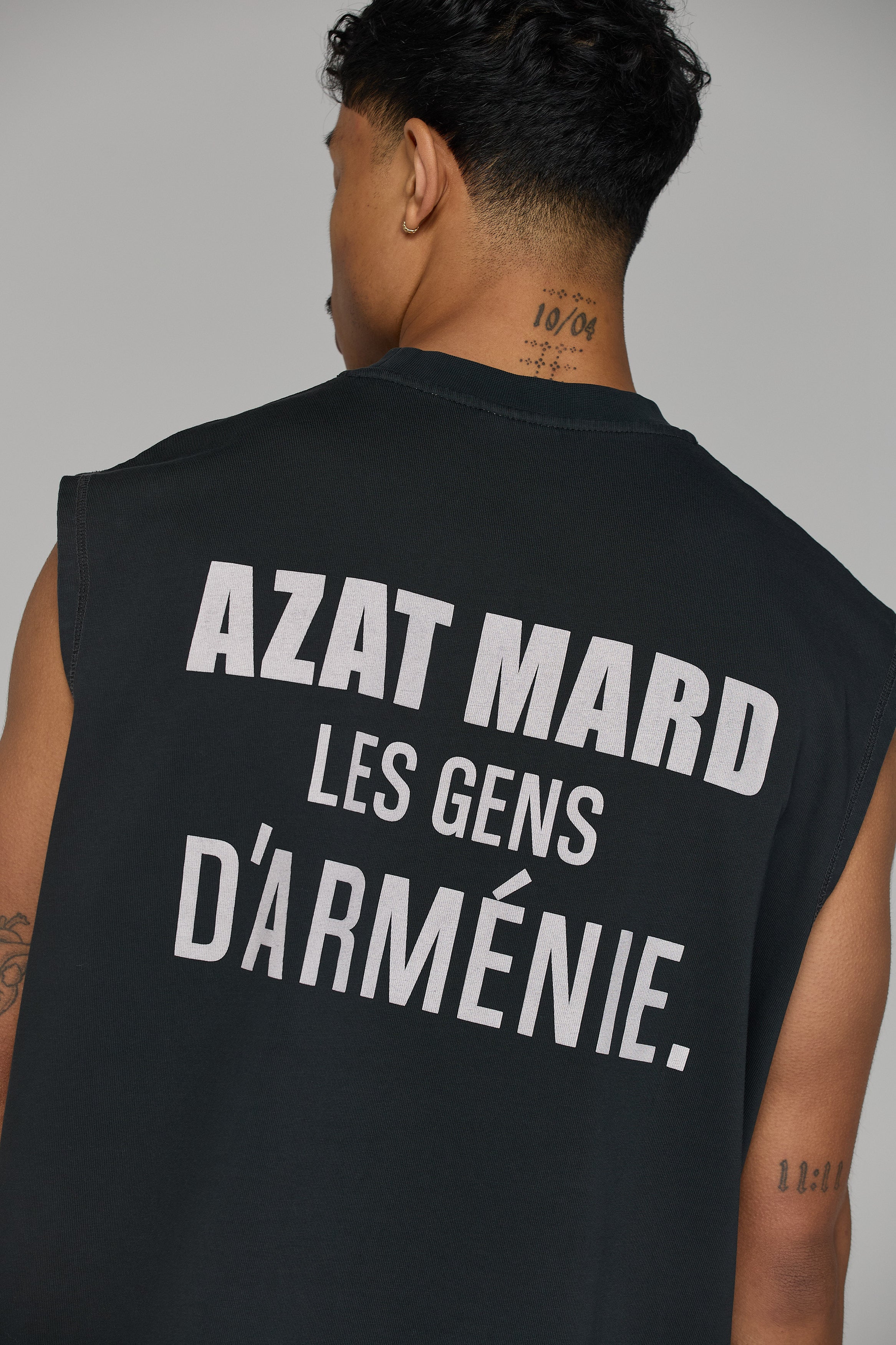 LES GENS SLEEVELESS T-SHIRT IN WASHED BLACK