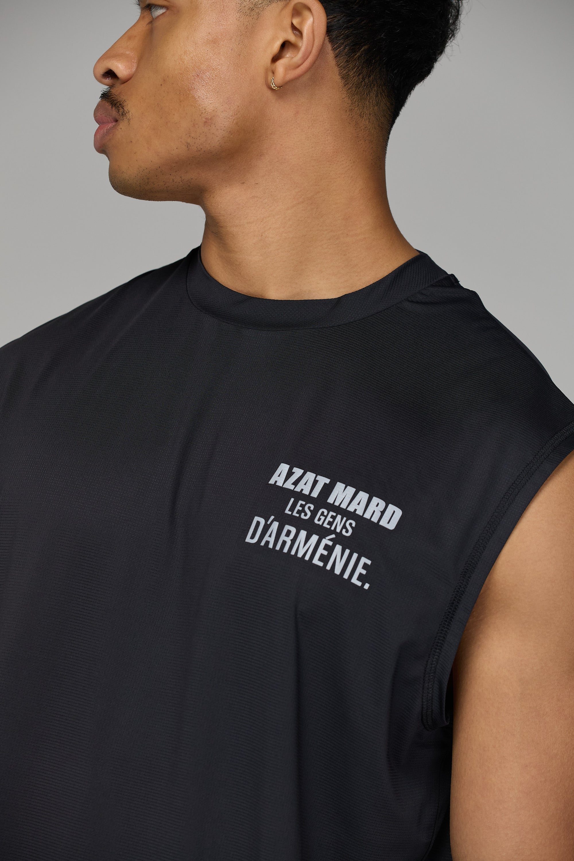 LES GENS ACTIVE VEST IN BLACK