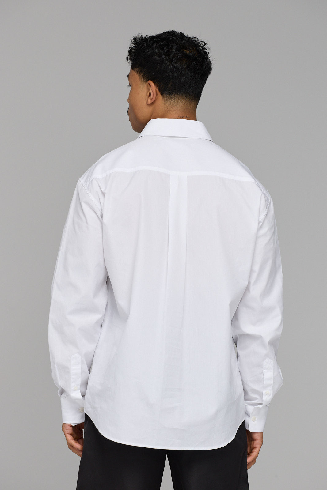 CORE EMBLEM CLASSIC WHITE SHIRT