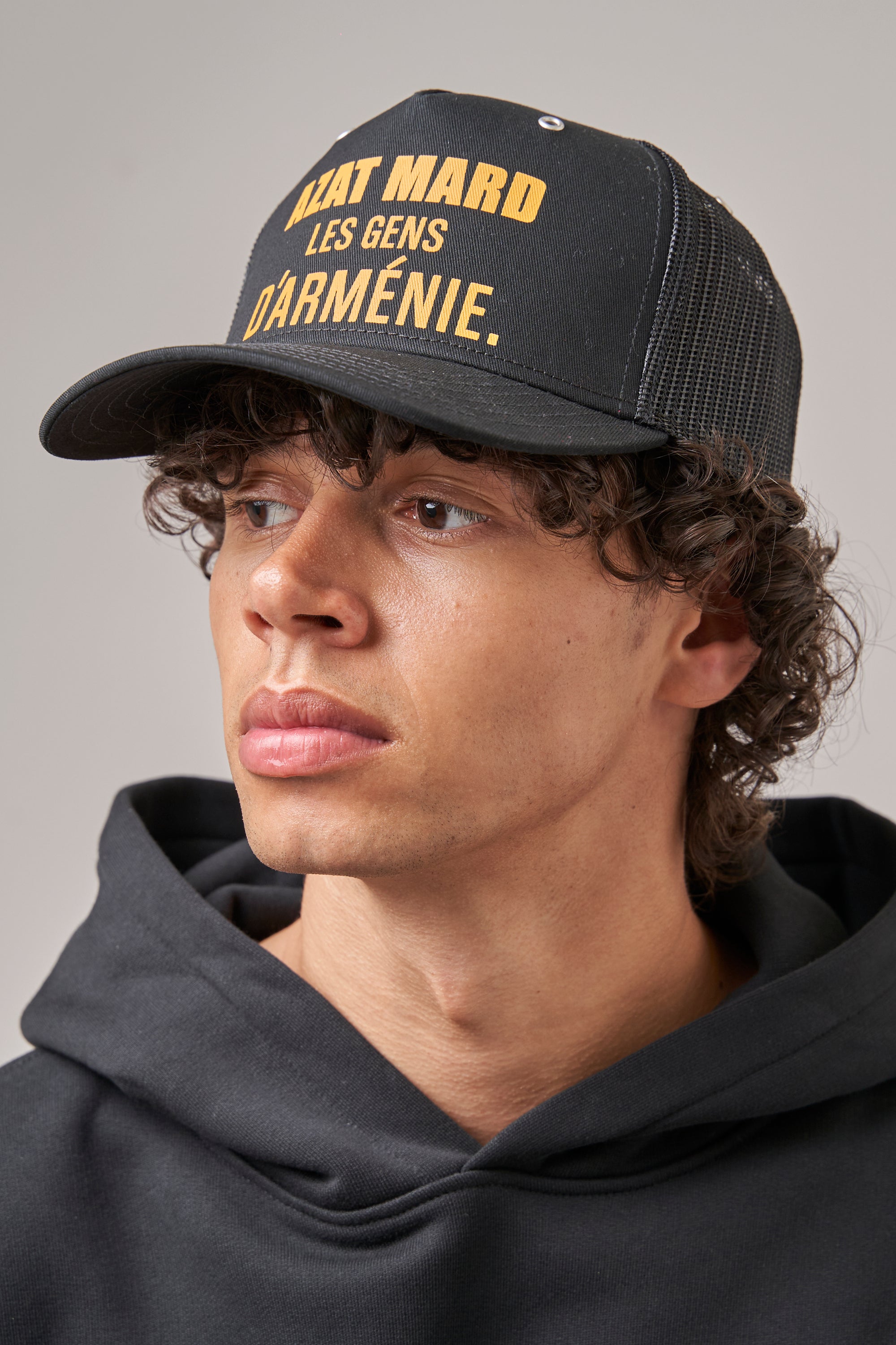 LES GENS BLACK/YELLOW TRUCKER CAP – Azat Mard