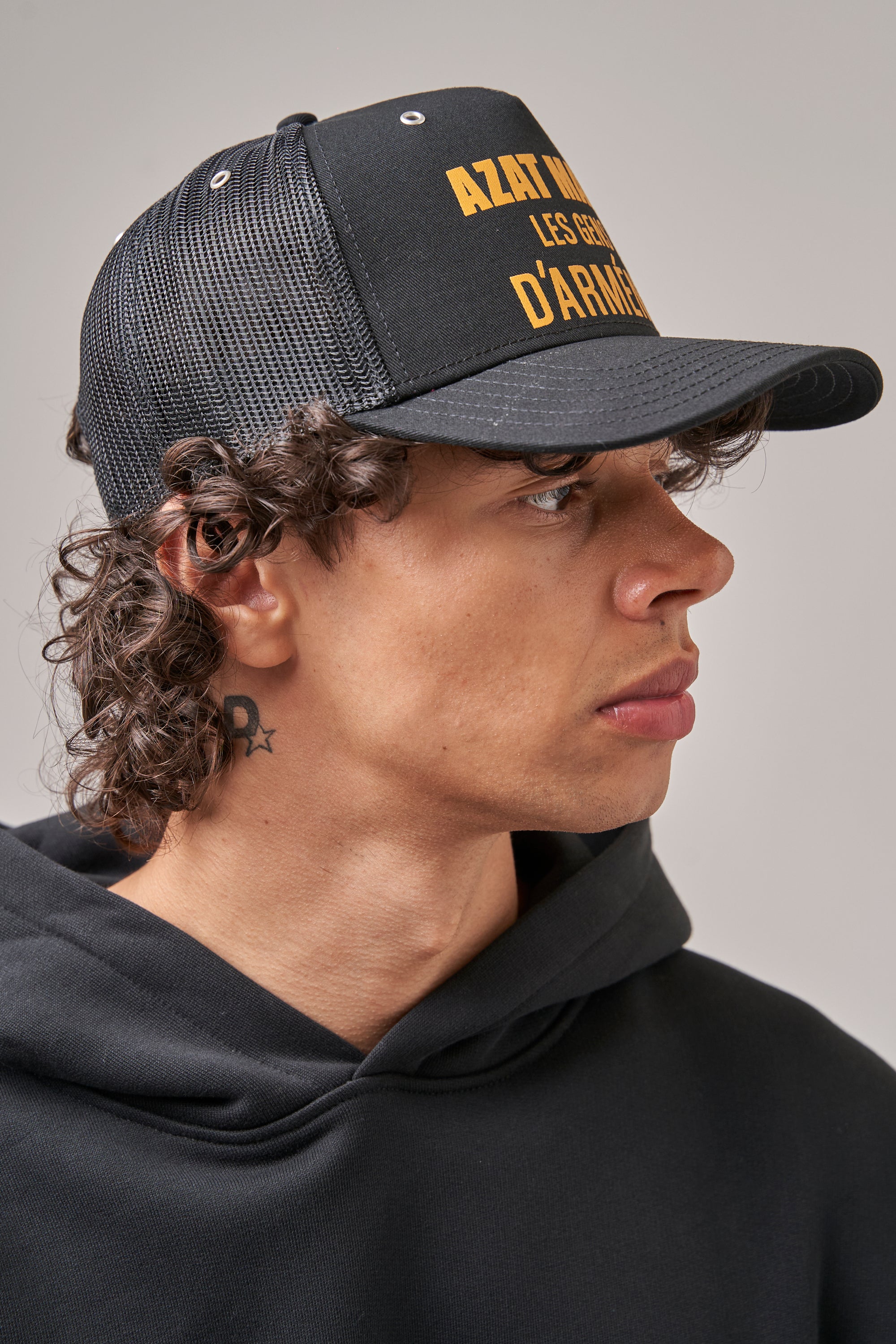 LES GENS BLACK/YELLOW TRUCKER CAP