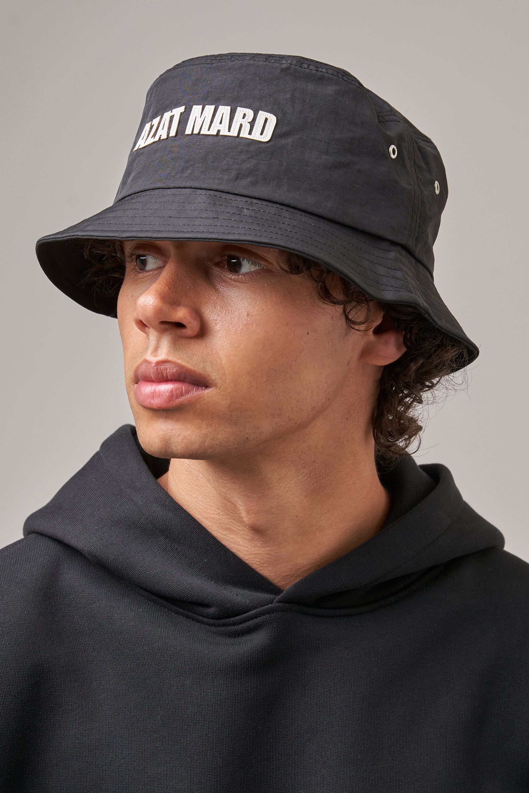 BLACK AZAT MARD BUCKET HAT