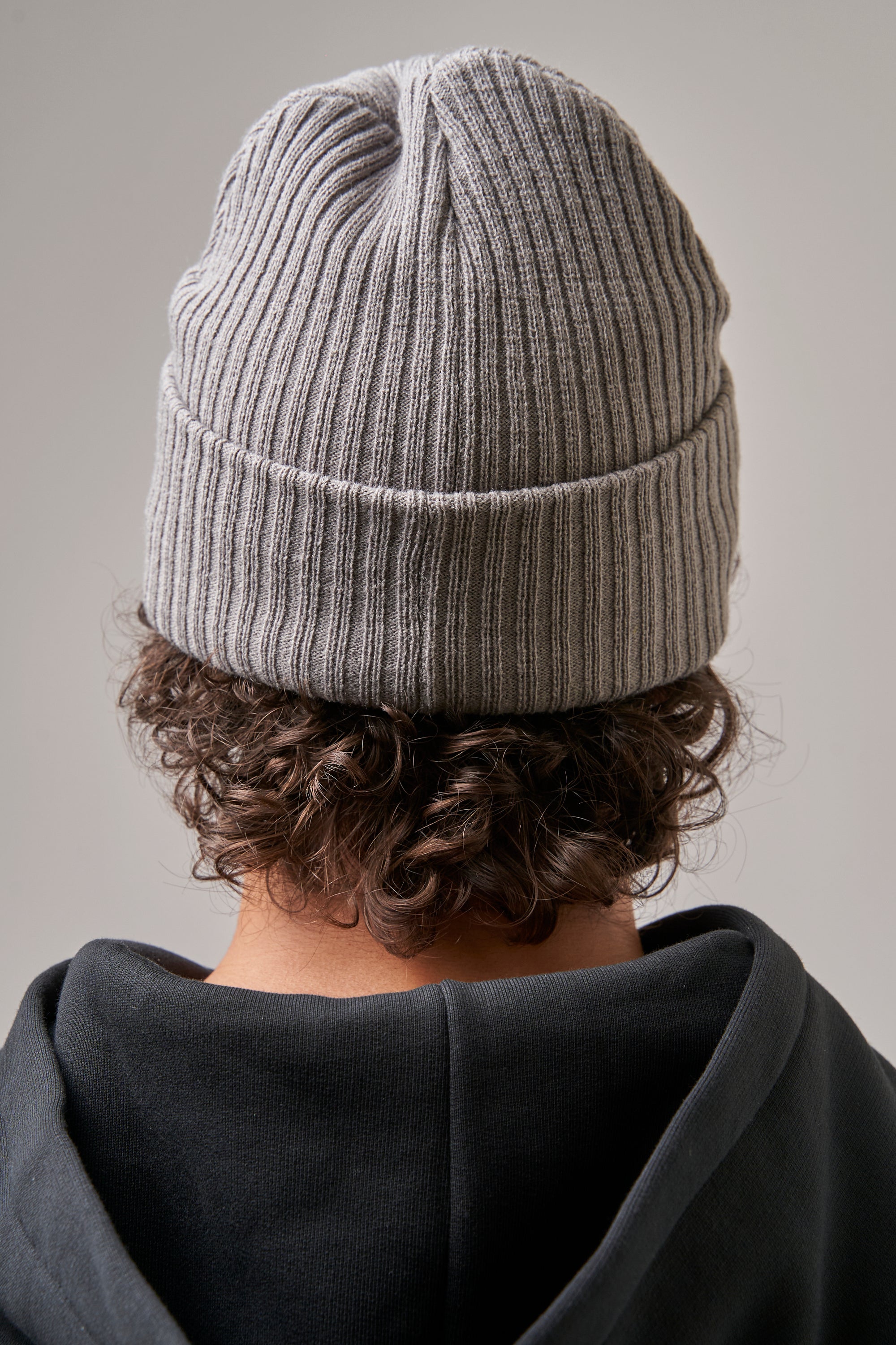 Մոխրագույն Գործված Գլխարկ