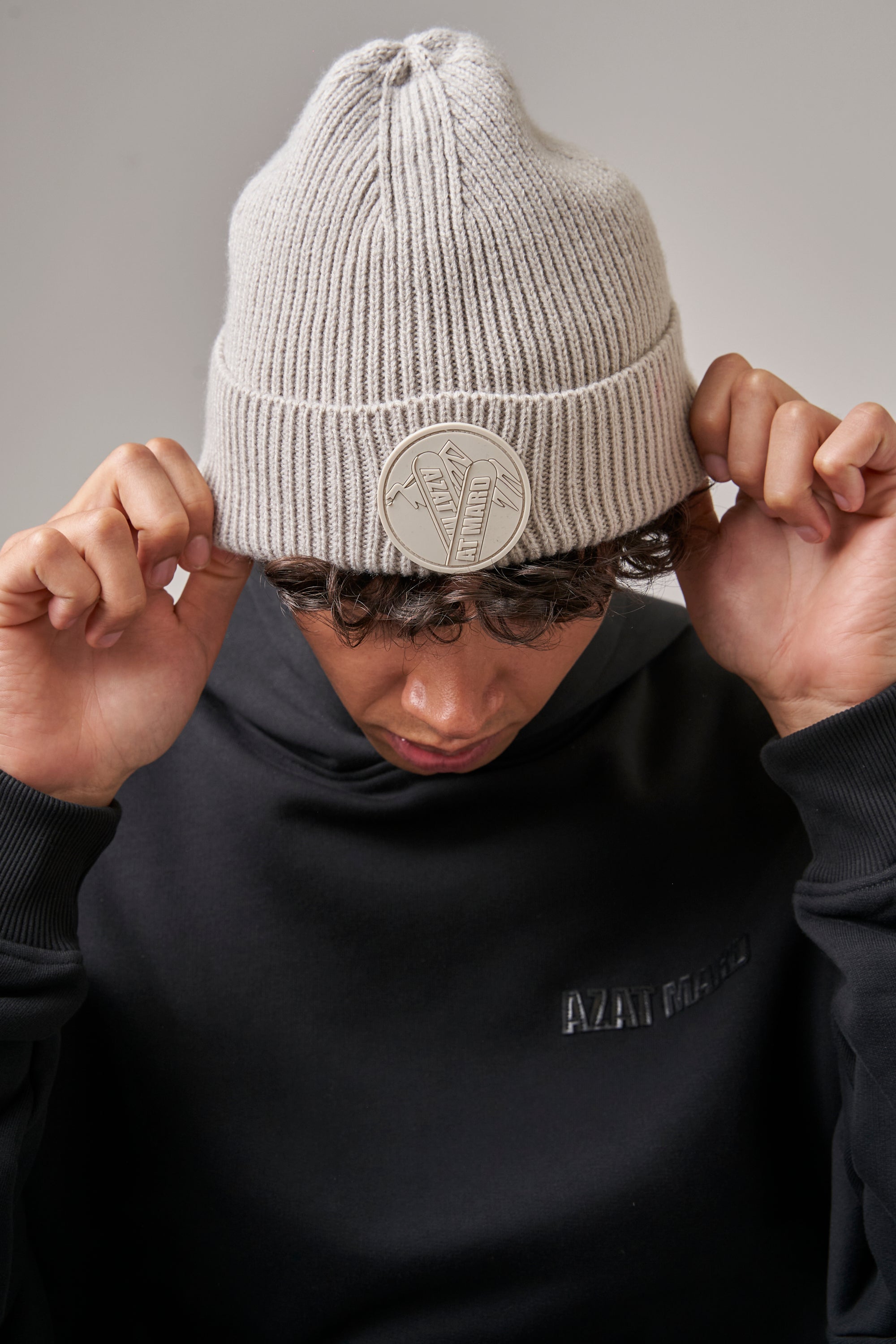 Մուգ Սպիտակ Ski Գործված Գլխարկ