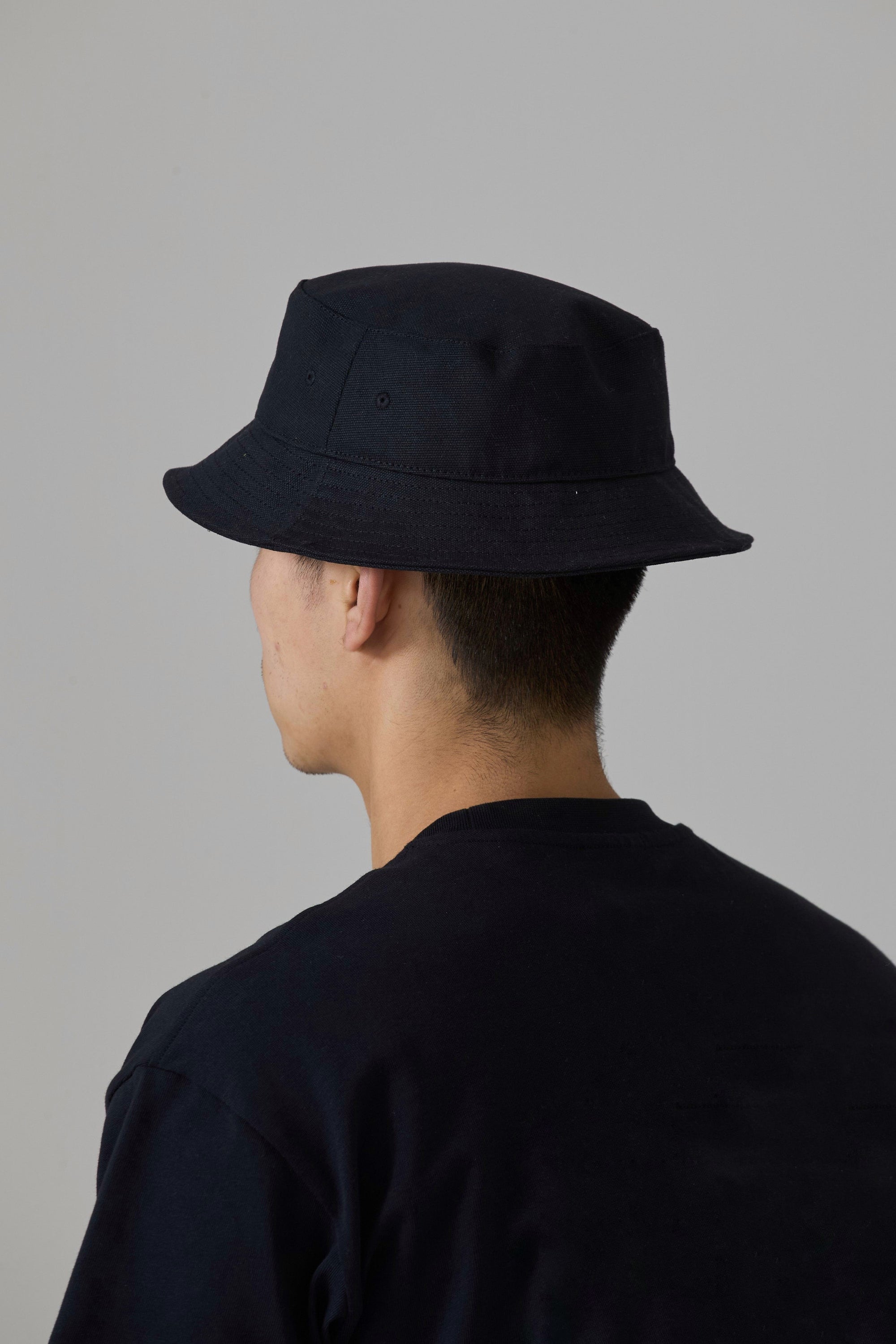 BLACK BUCKET HAT