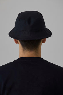 BLACK BUCKET HAT
