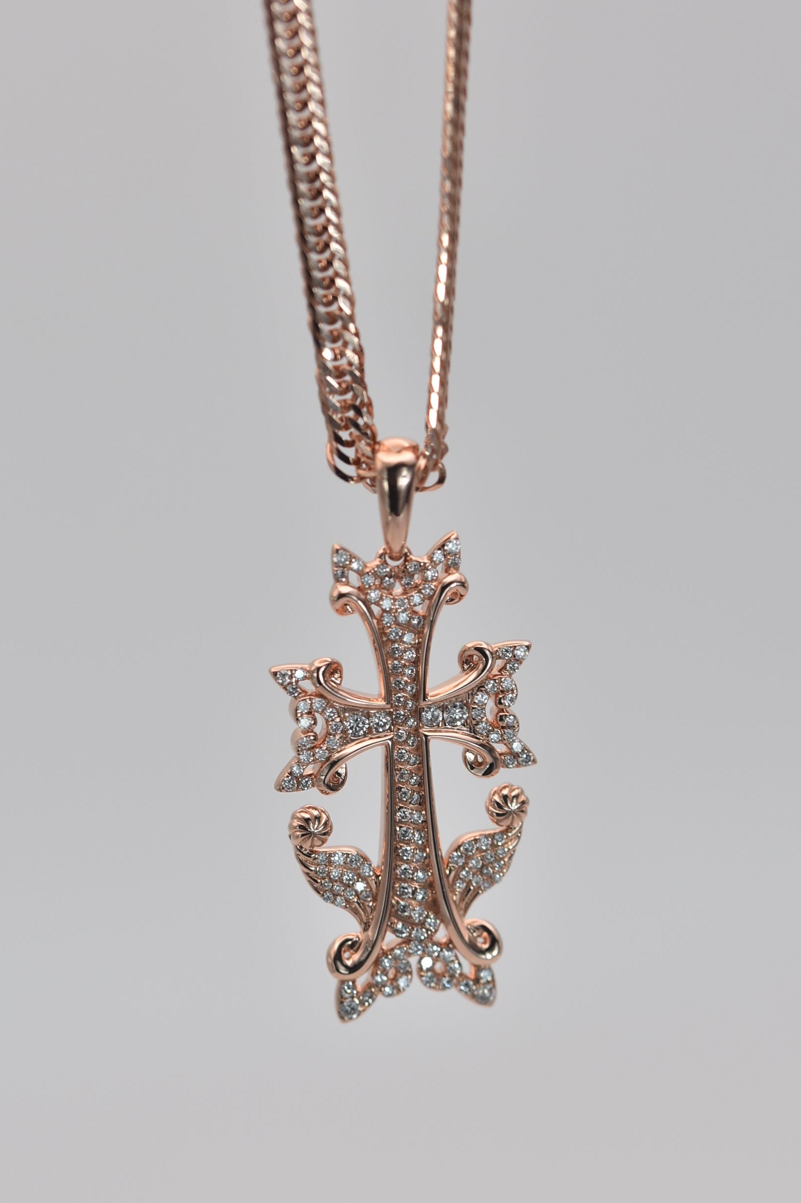 18CT GOLD AZAT MARD KHACHKAR NECKLACE