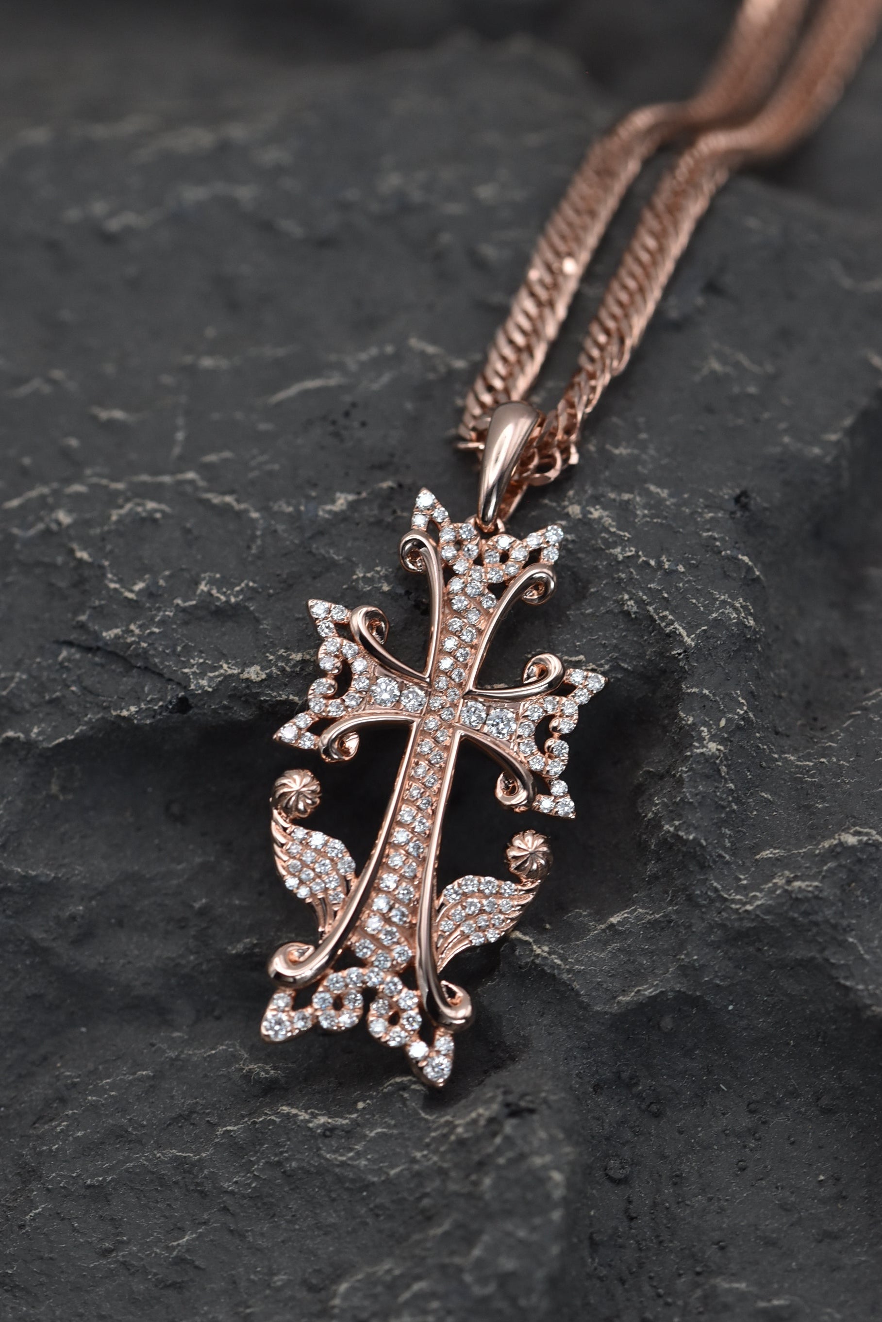 18CT GOLD AZAT MARD KHACHKAR NECKLACE