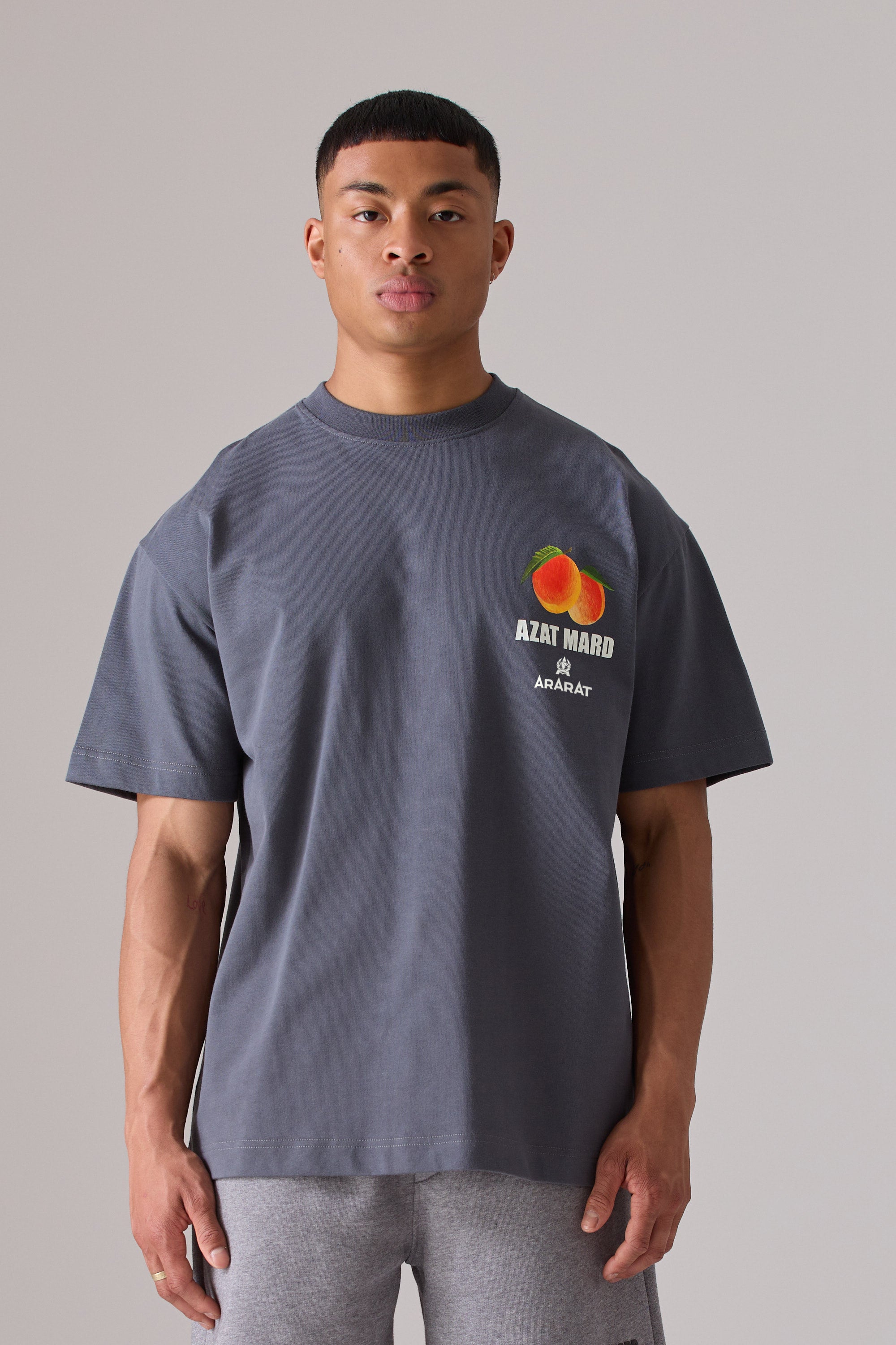 Սահմանափակ Ազատ Մարդ X Առարատ Կոնյակ Շապիկ