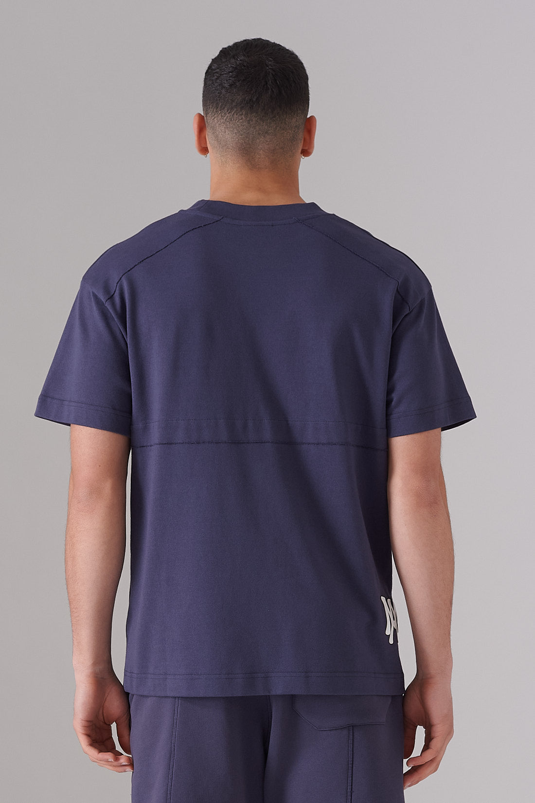 Գրաֆիտի PANEL Շապիկ